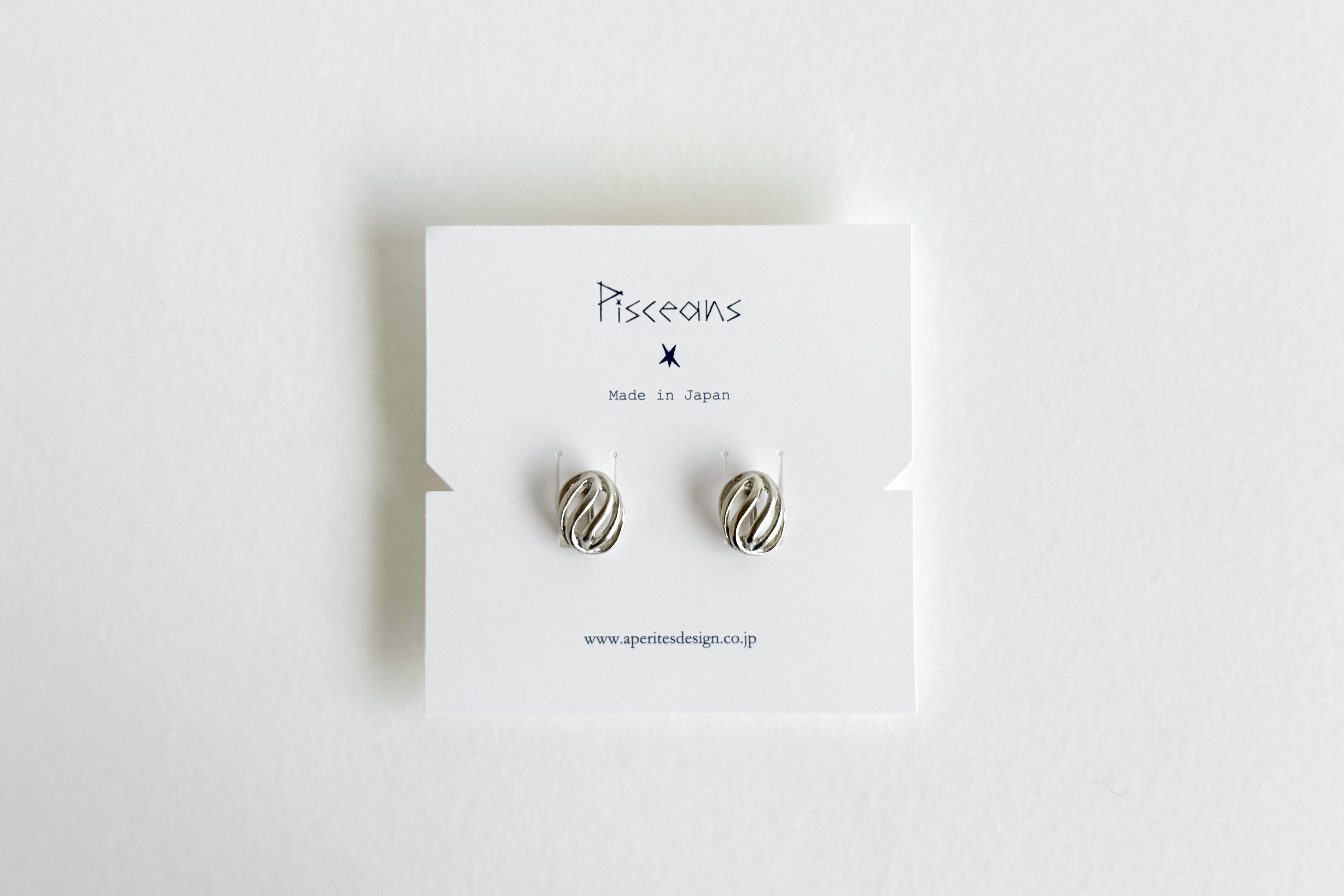 Pisceans-流線鏤空半球夾式耳環 SV