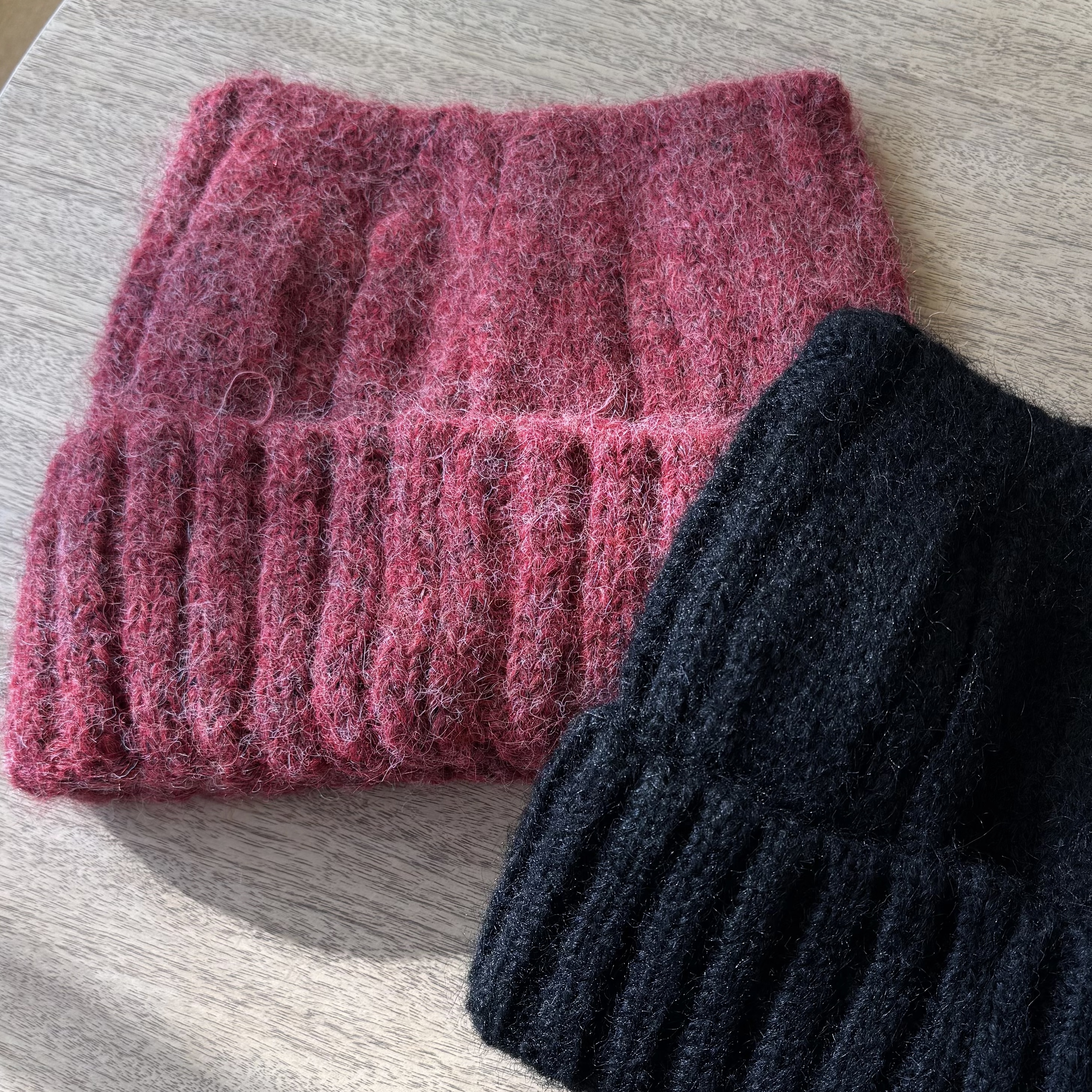 DE22小貓耳朵針織帽(白/紅/黑，不折扣)