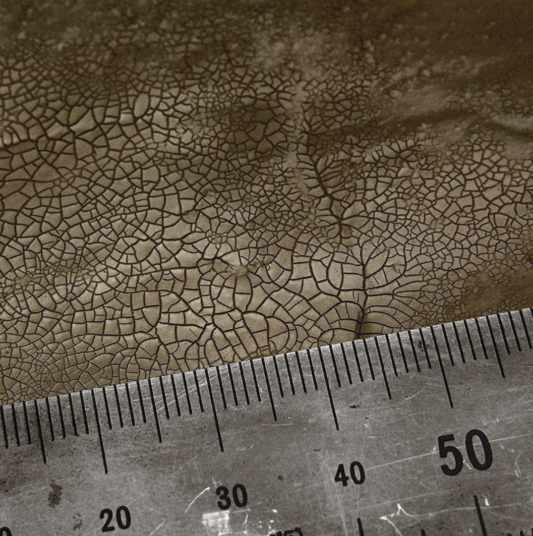 AK8032 dark & dry crackle effects 100ML