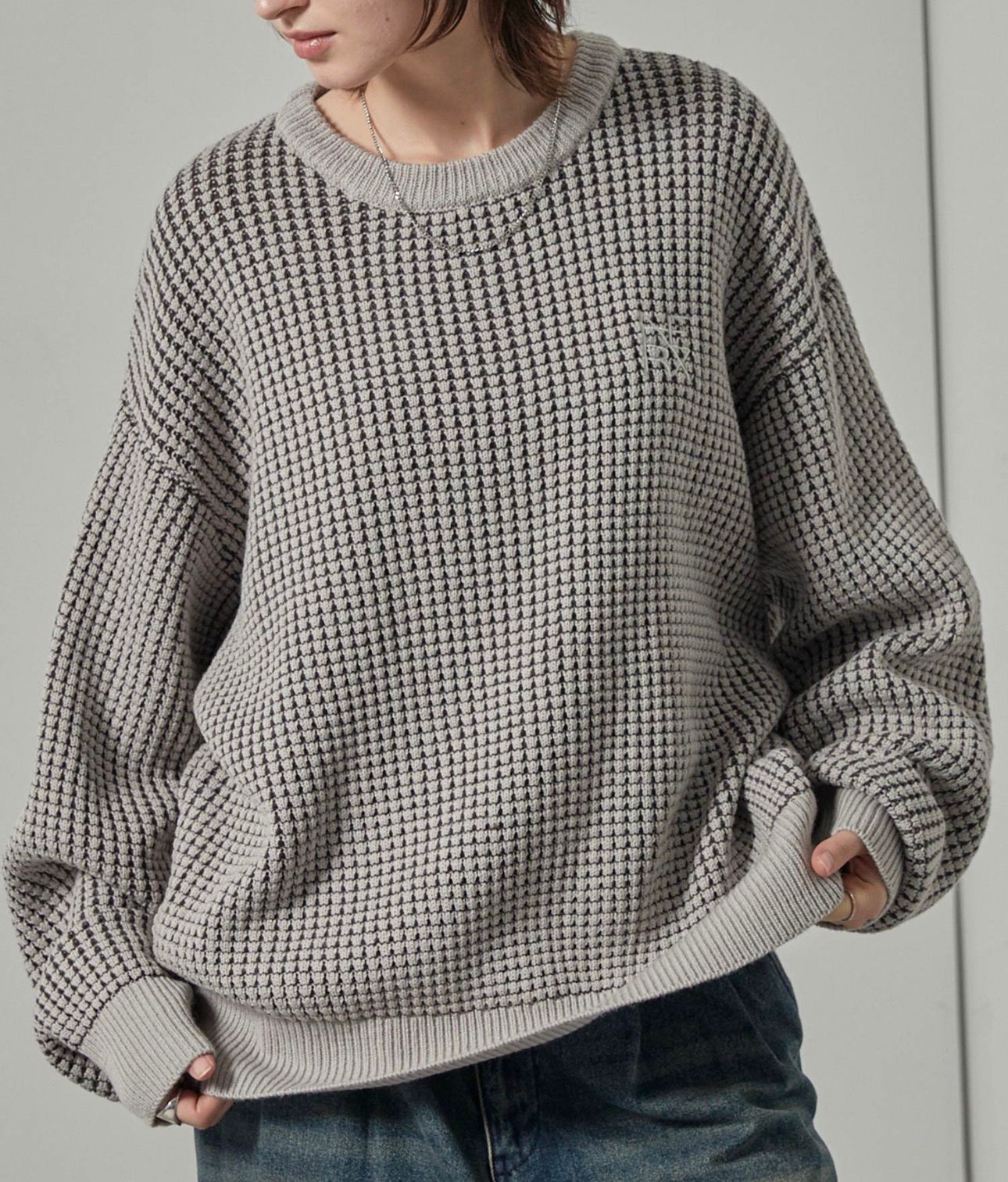 【預購】JN120915 Alfred Alex 刺繡logo洗水色針織上衣