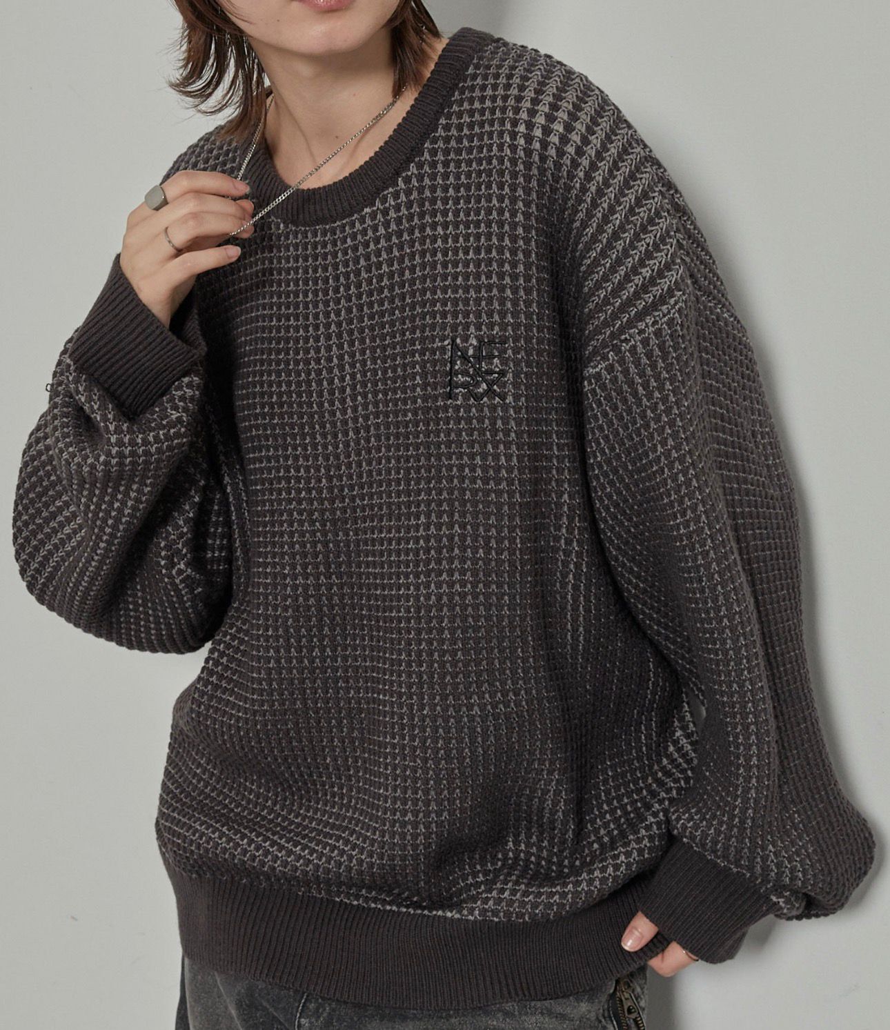 【預購】JN120915 Alfred Alex 刺繡logo洗水色針織上衣