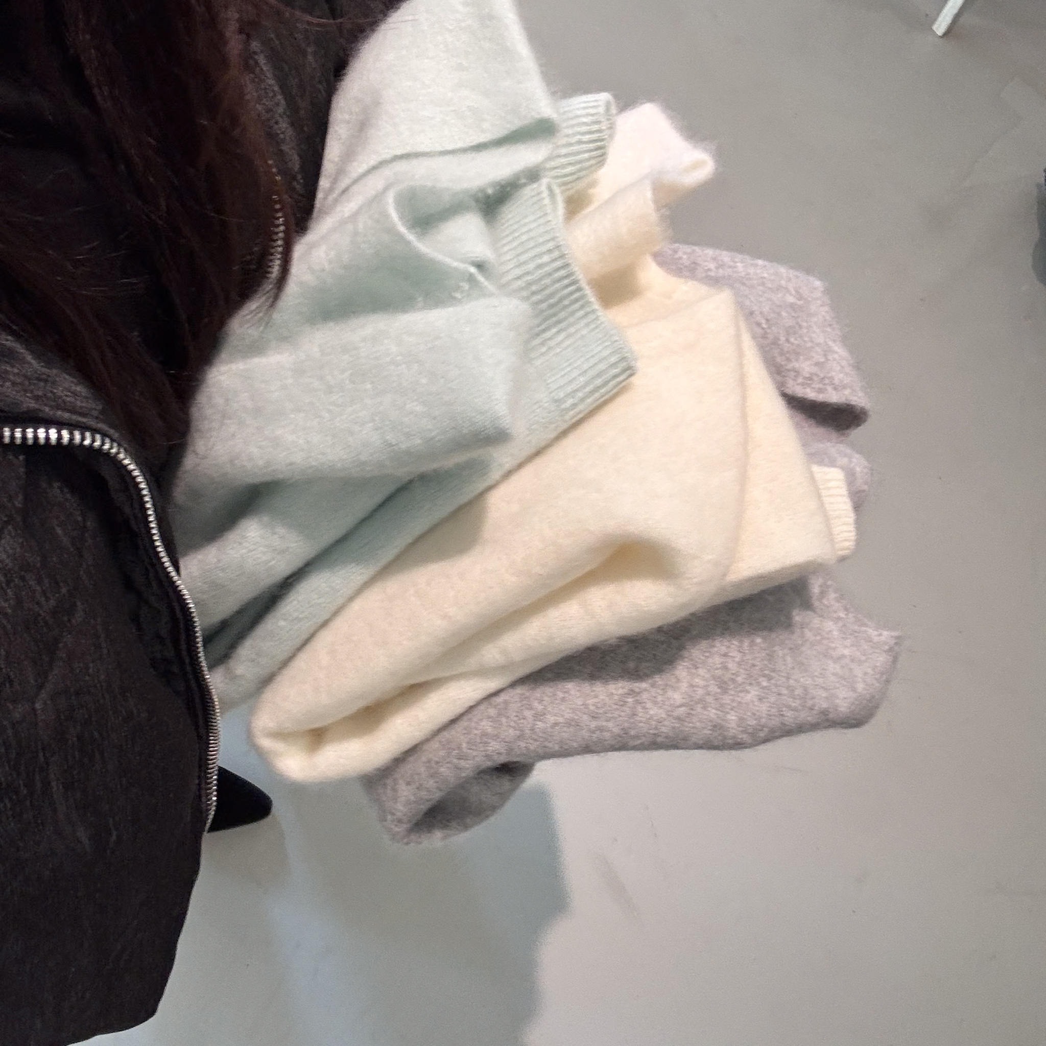 DE06 雲朵手感羊毛100%針織衣(白)