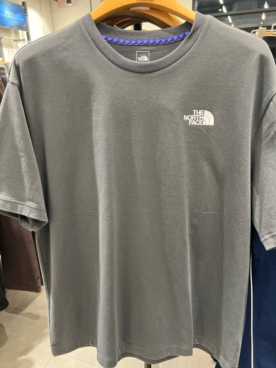 [K] THENORTHFACE CHARCOAL MEN'S HOLD TEE, NT7UR64A-CHC (KTNF16)