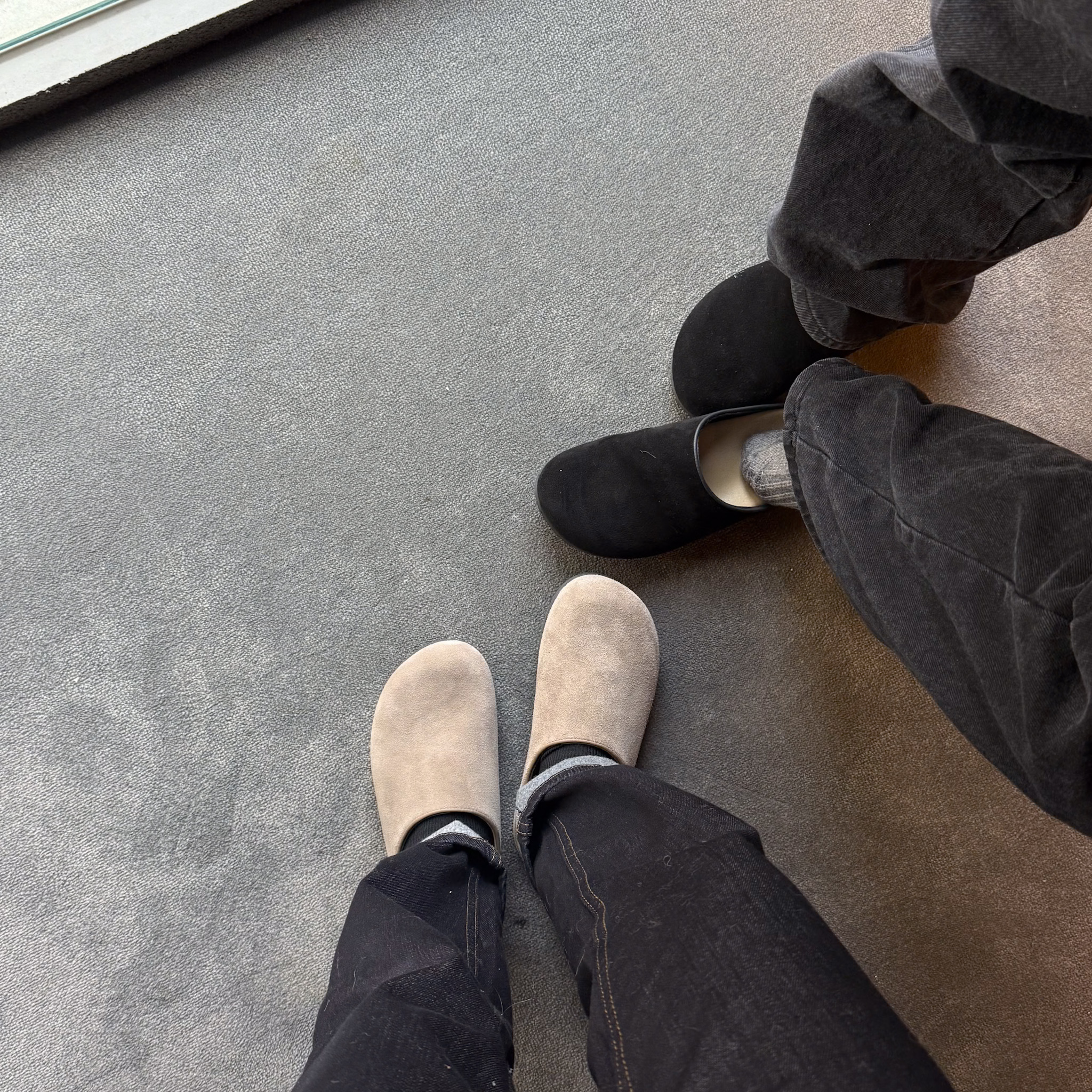 DE15超越去年麵包鞋!類勃肯真皮拖(四色/230-250)