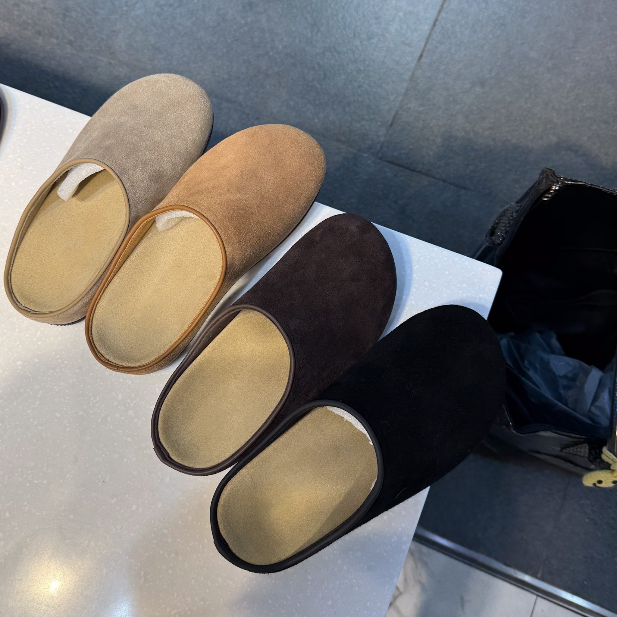 DE15超越去年麵包鞋!類勃肯真皮拖(四色/230-250)