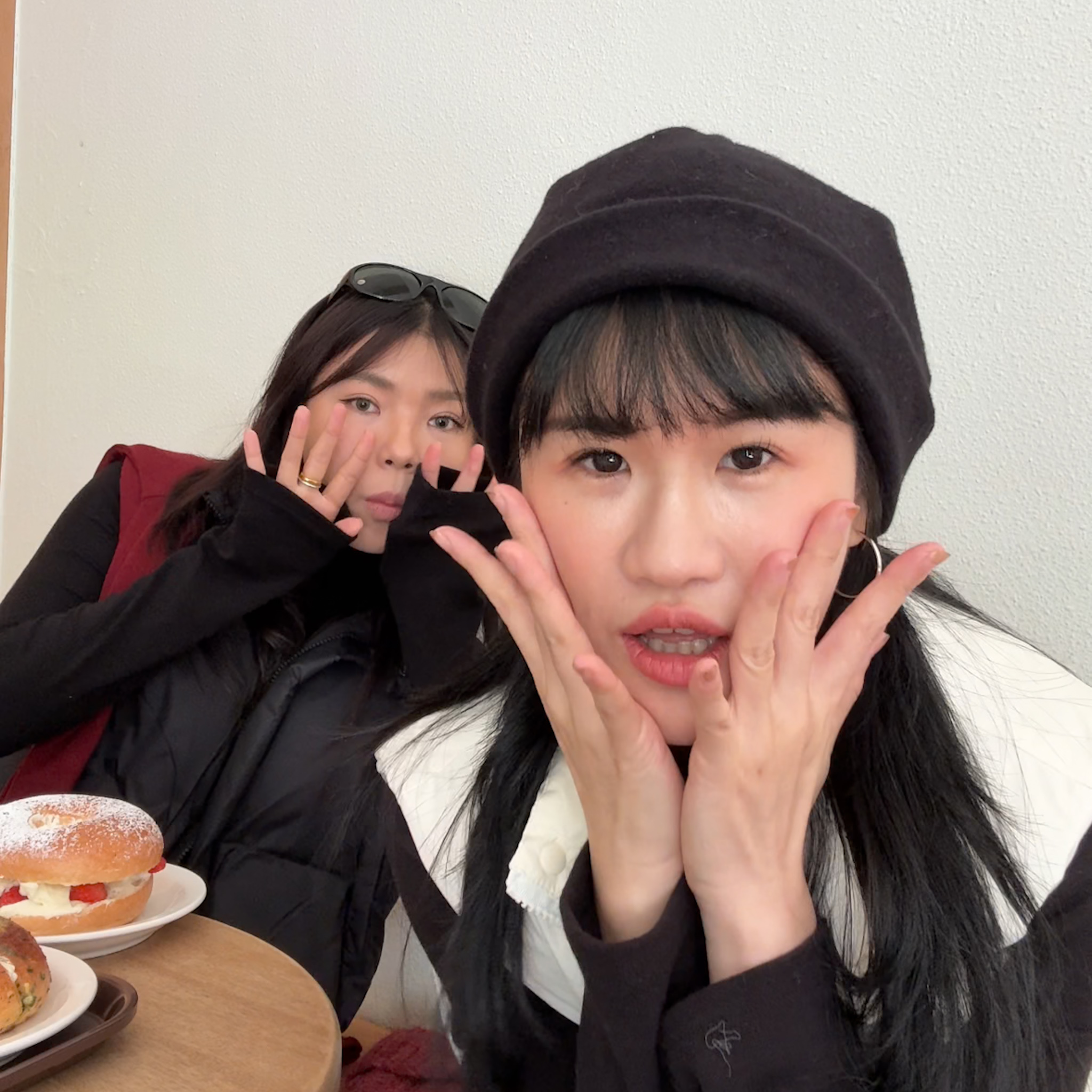 DE19收小臉堆堆帽(白/黑，不折扣)