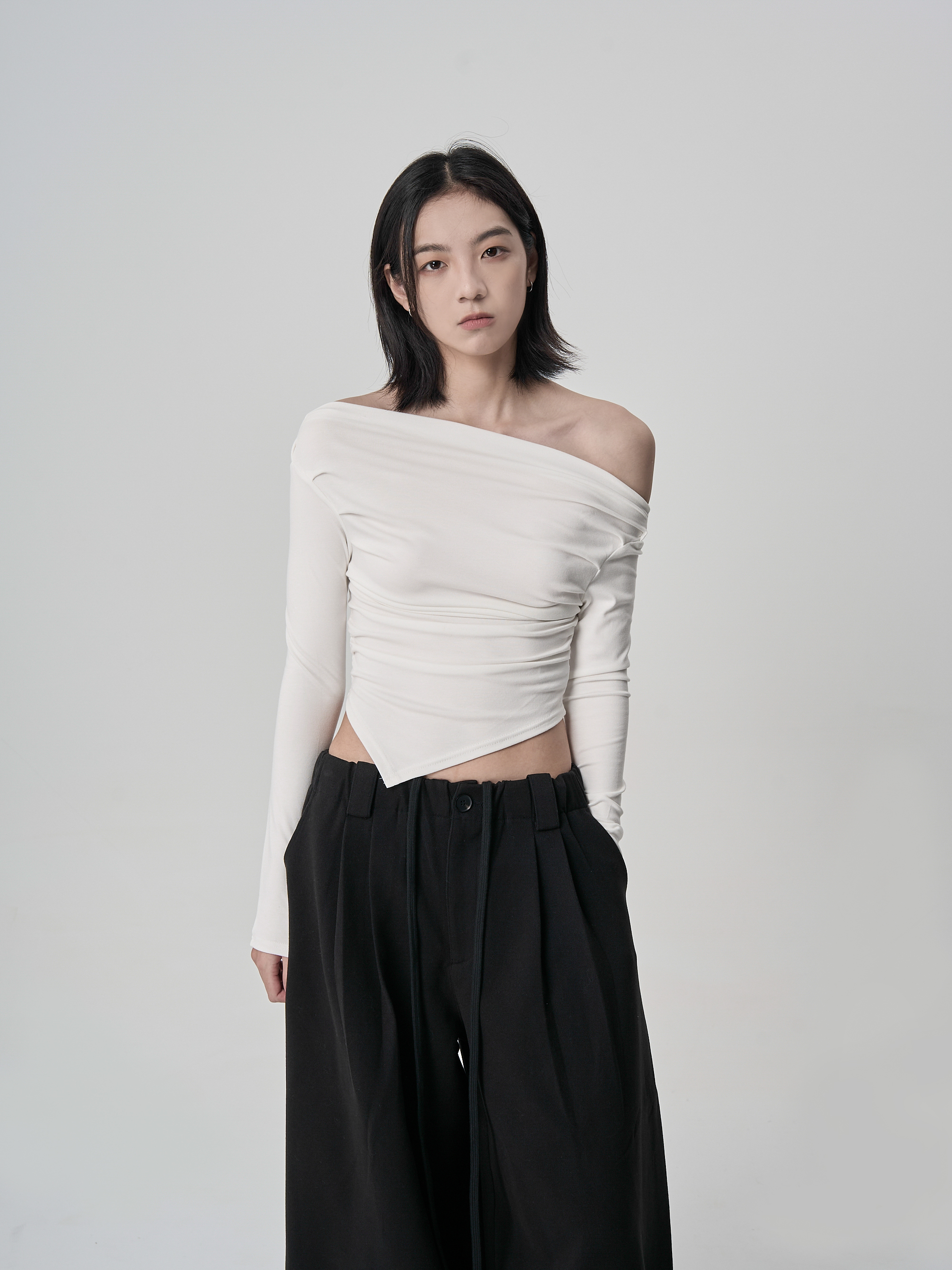 彈性斜肩抓皺長袖-白