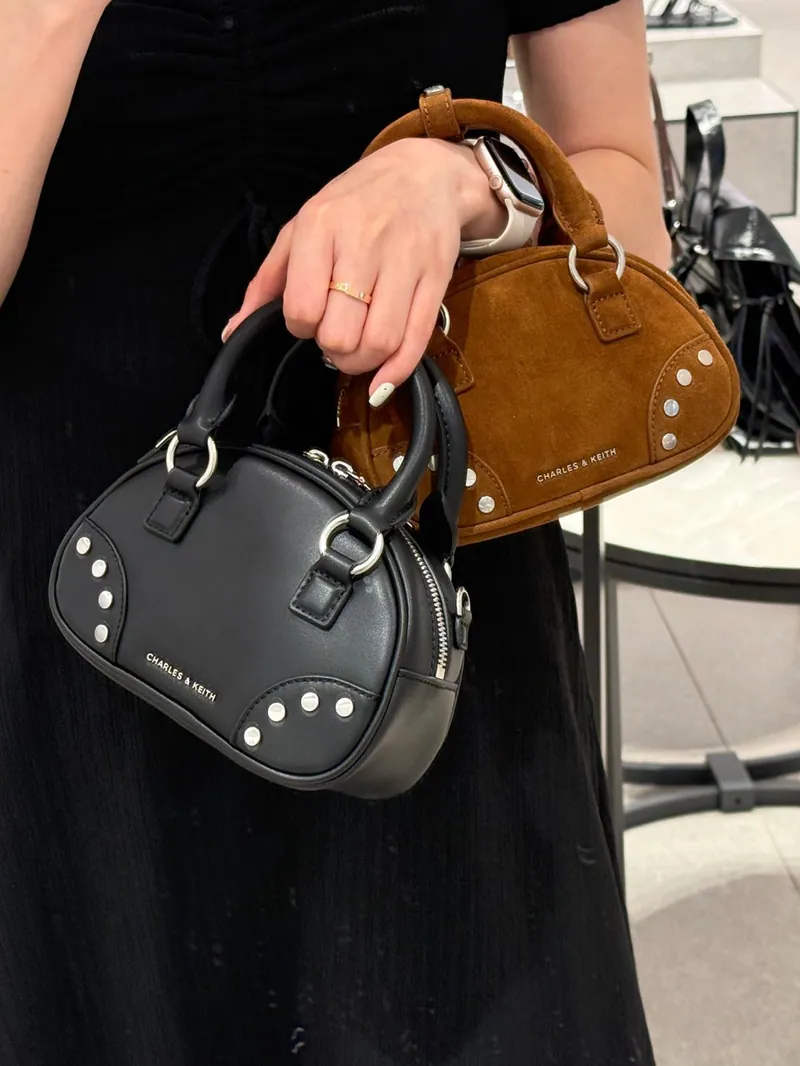 代購-CHARLES & KEITH 小CK 復古 鉚釘 保齡球包