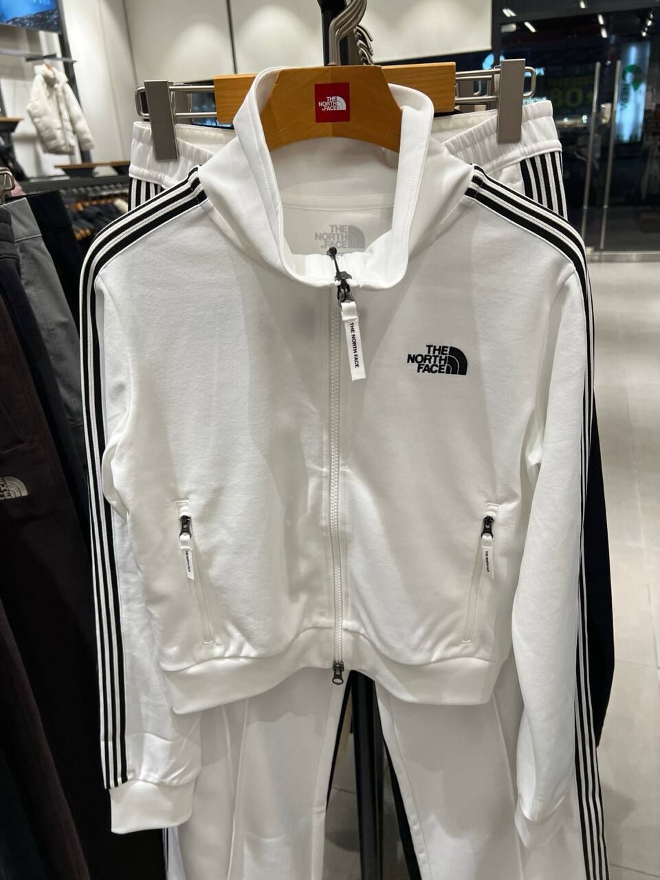 [K] THENORTHFACE OFF WHITE W'S TNF TRACK JACKET, NJ5JR81K-OWH (KTNF38)