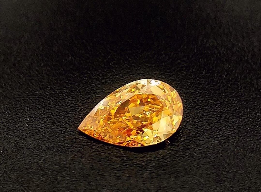 GIA梨形橙鑽石 0.50ct Natural, Fancy Vidid Yellow-Orange, even VS1 EX VG MED