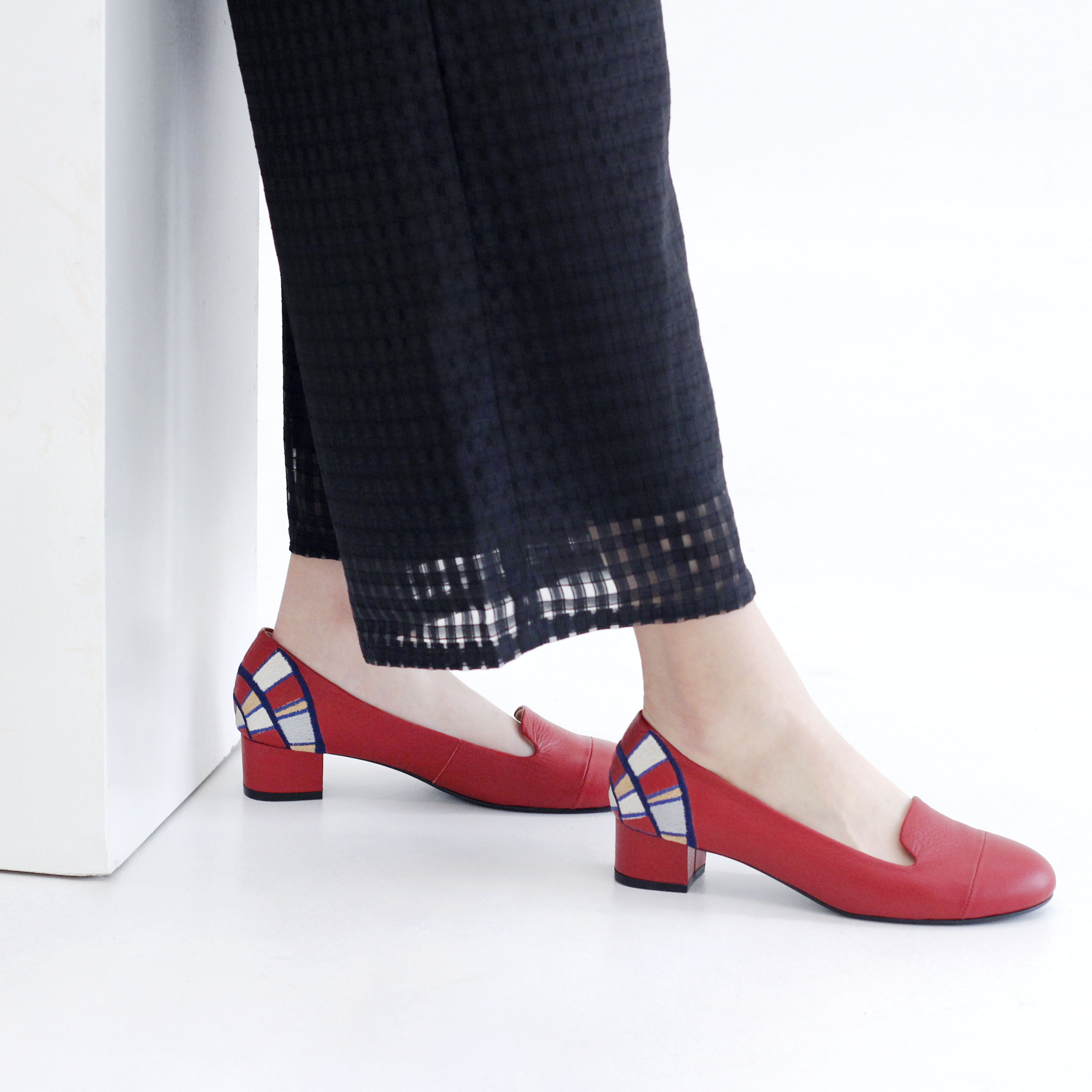 刺繡低跟女鞋｜蒲公英花火 (滑面紅)