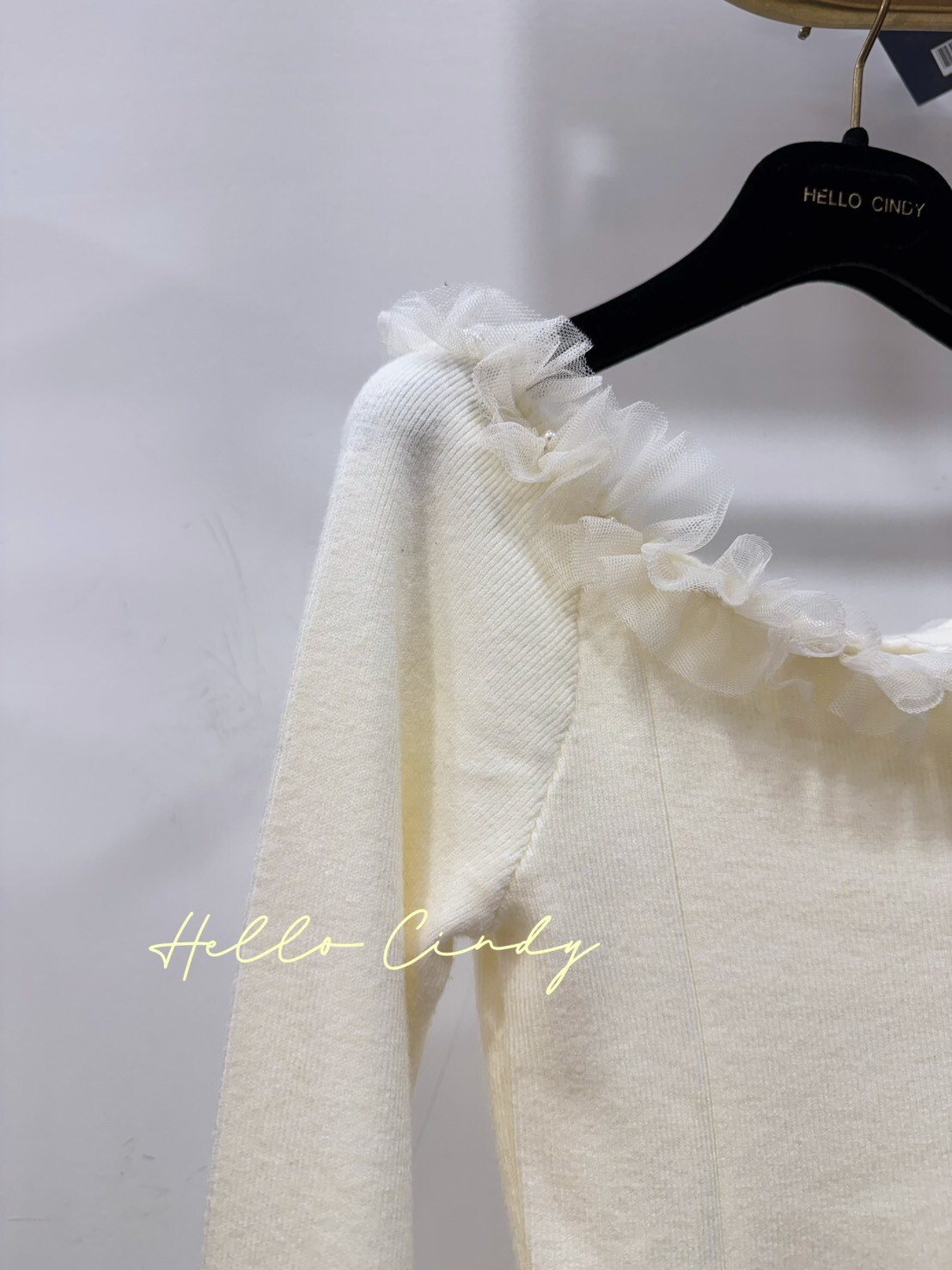 B12056  法式肩紗蕾絲花朵合身款針織上衣