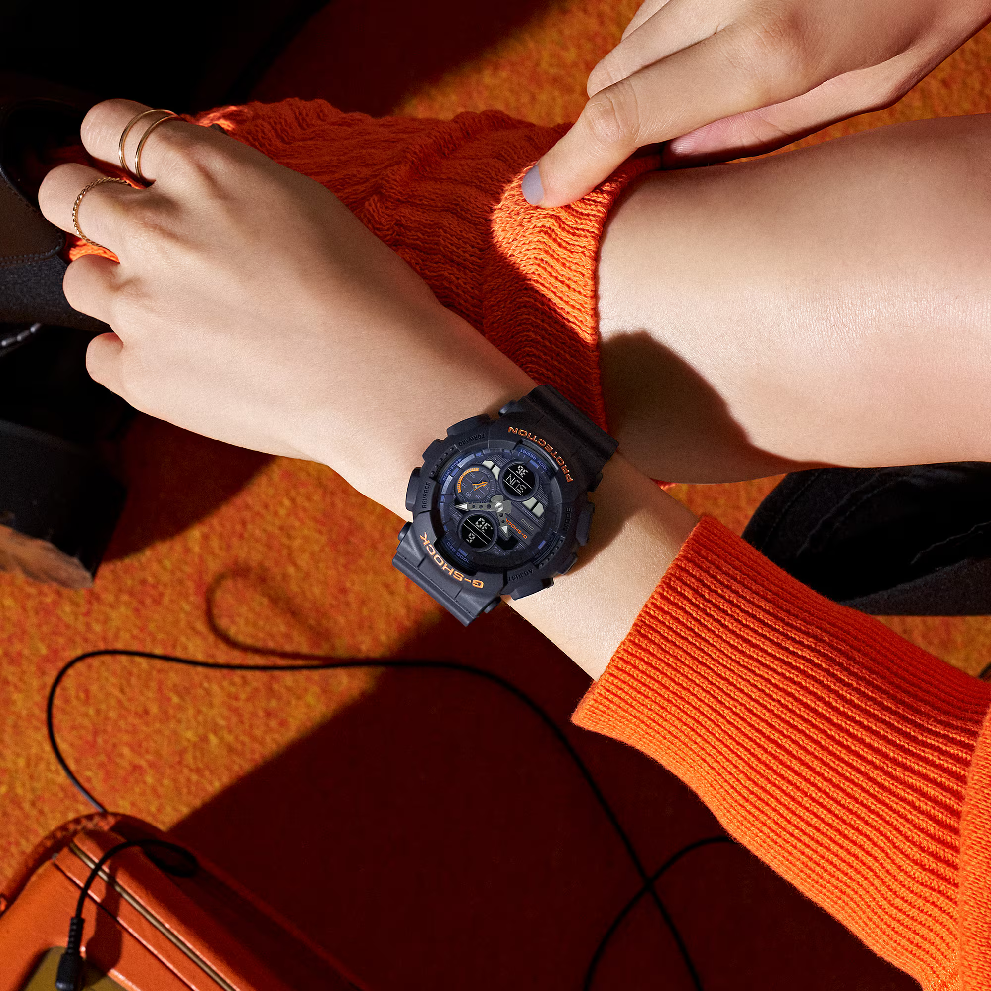 萬年鐘錶 - G-SHOCK 霧面橘色點綴時尚經典雙顯電子錶 GMA-S140-2A2 錶徑 : 45.9mm