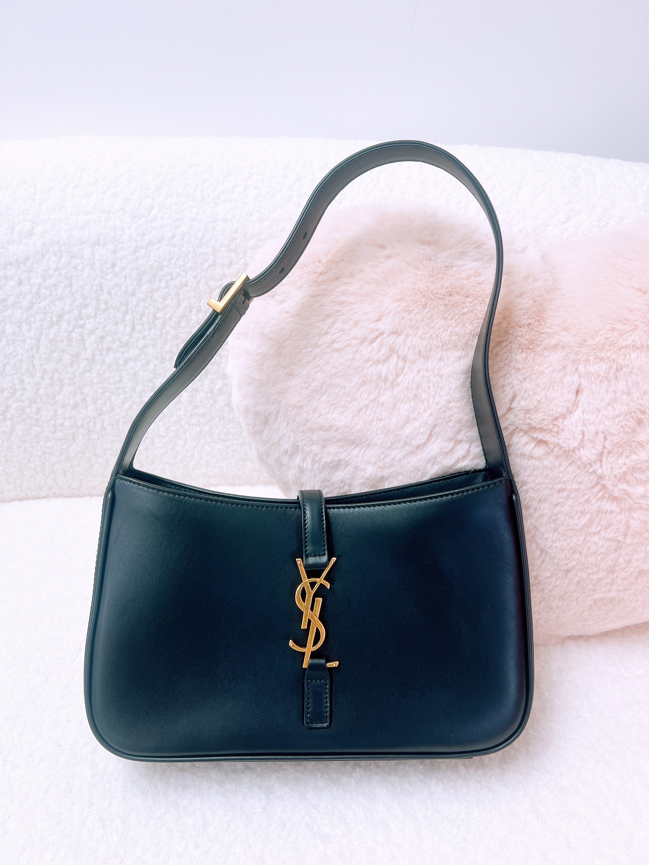 YSL Saint Laurent le 5 a 7 hobo (black GHW)