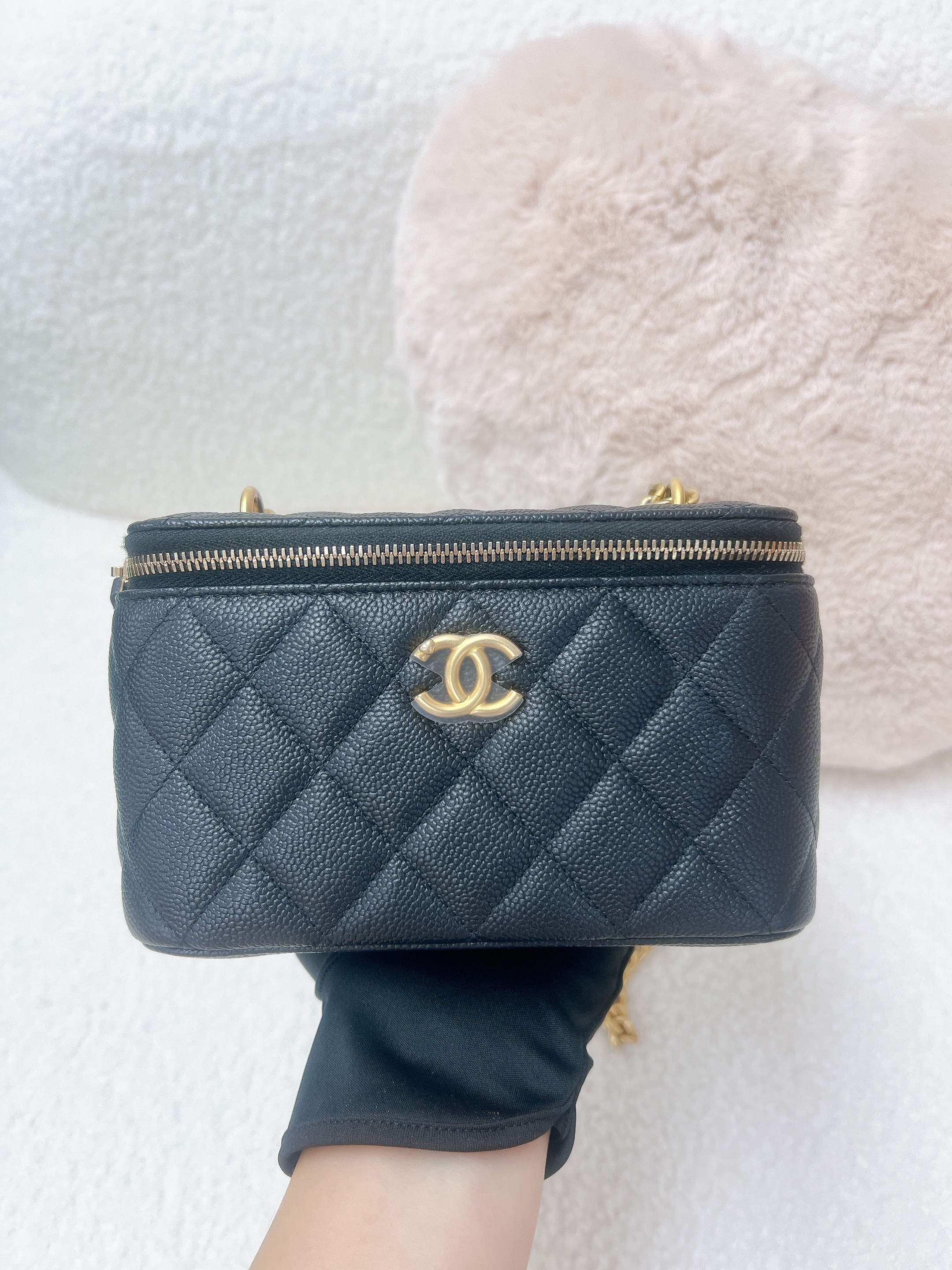 *Unused* Chanel vanity with heart adjustable chain (black caviar GHW)