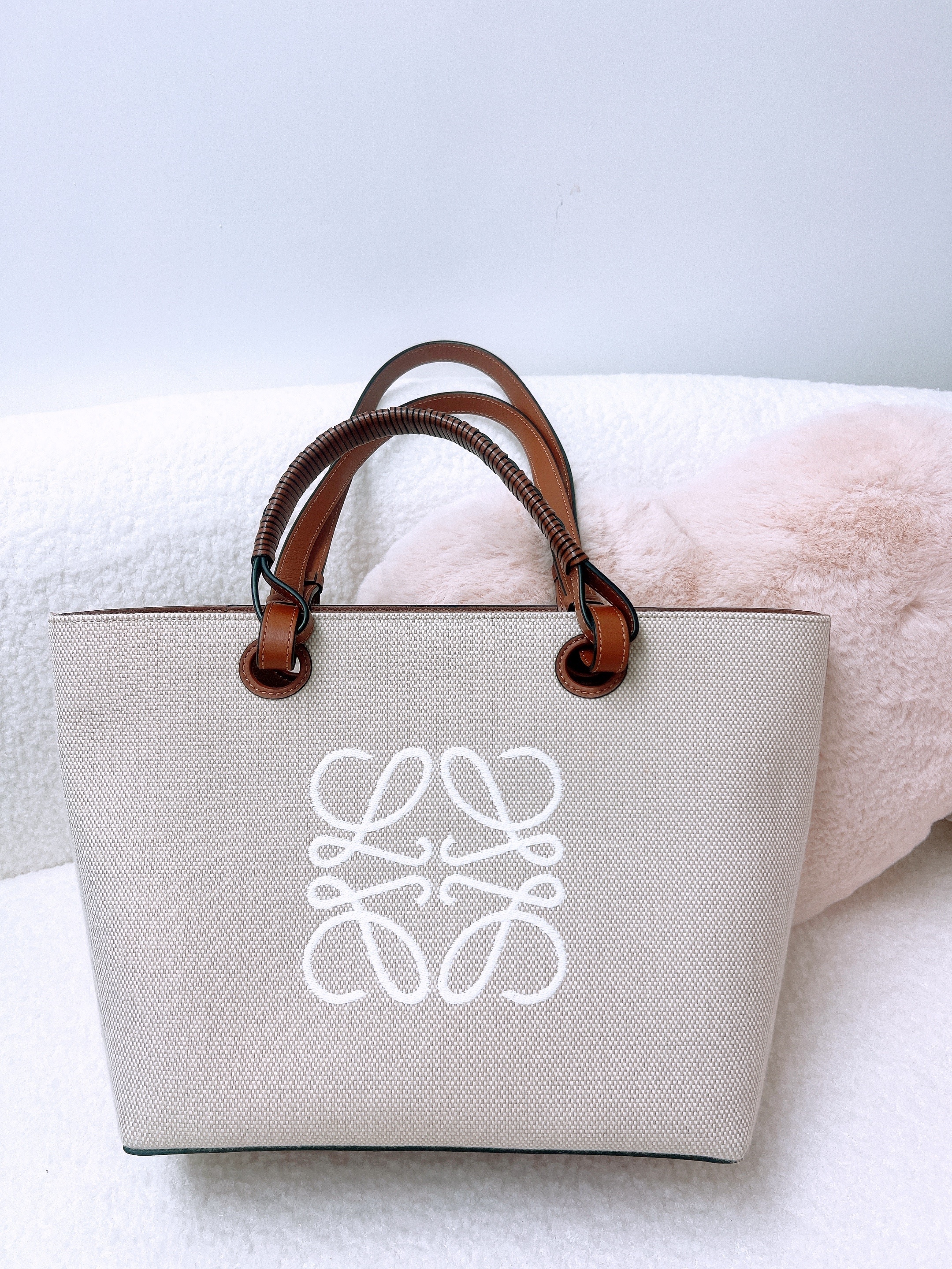 Loewe tote beige canvas