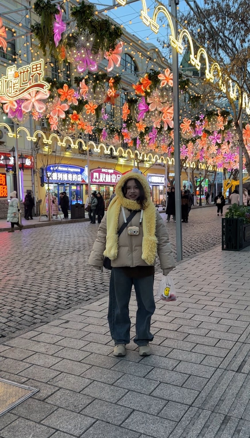 穿著 USTINI 犀牛極地鞋 在哈爾濱中央大街實拍照