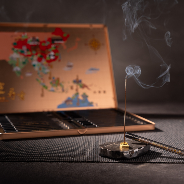 富山香堂24香典禮盒組_海上沉香絲路典藏紀念限定100mm 臥香+金葉子香座