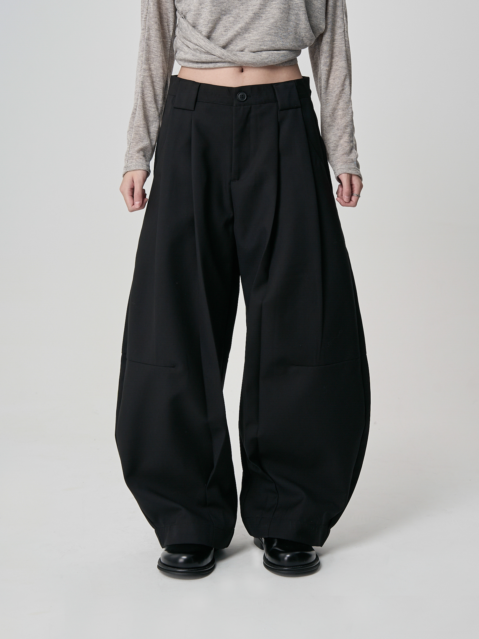 分線打褶份量長褲-黑