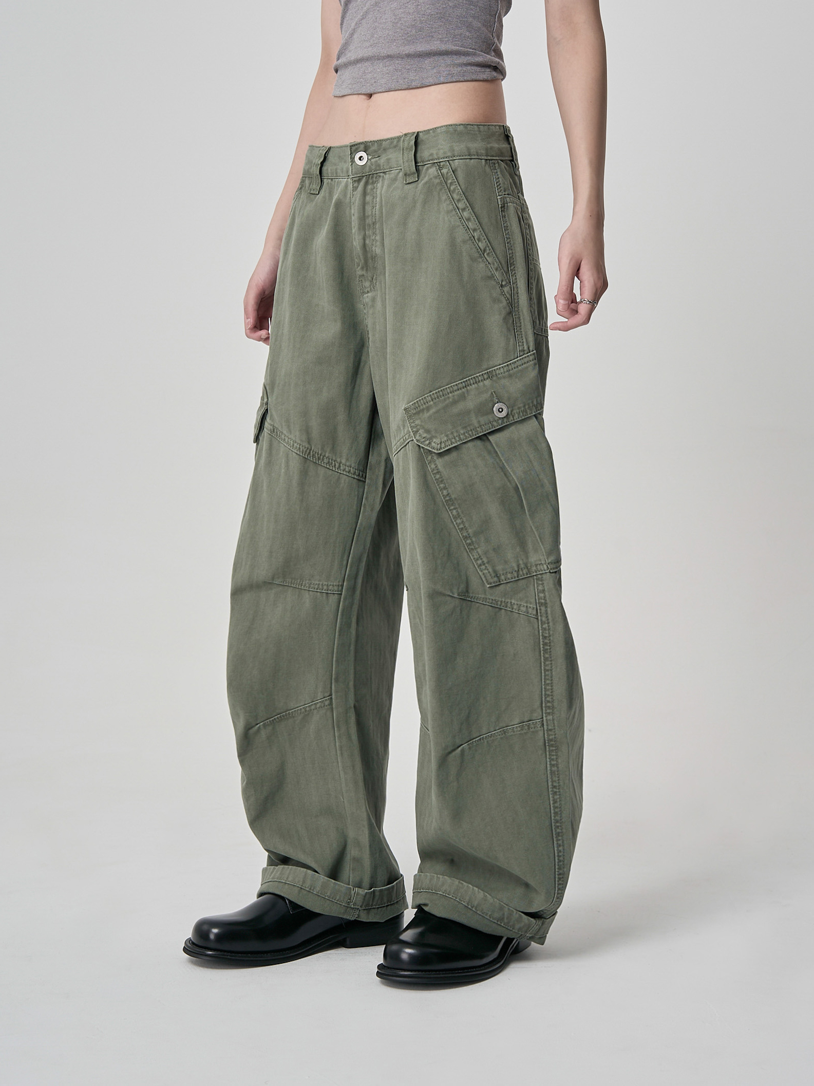 曲線寬鬆工裝褲