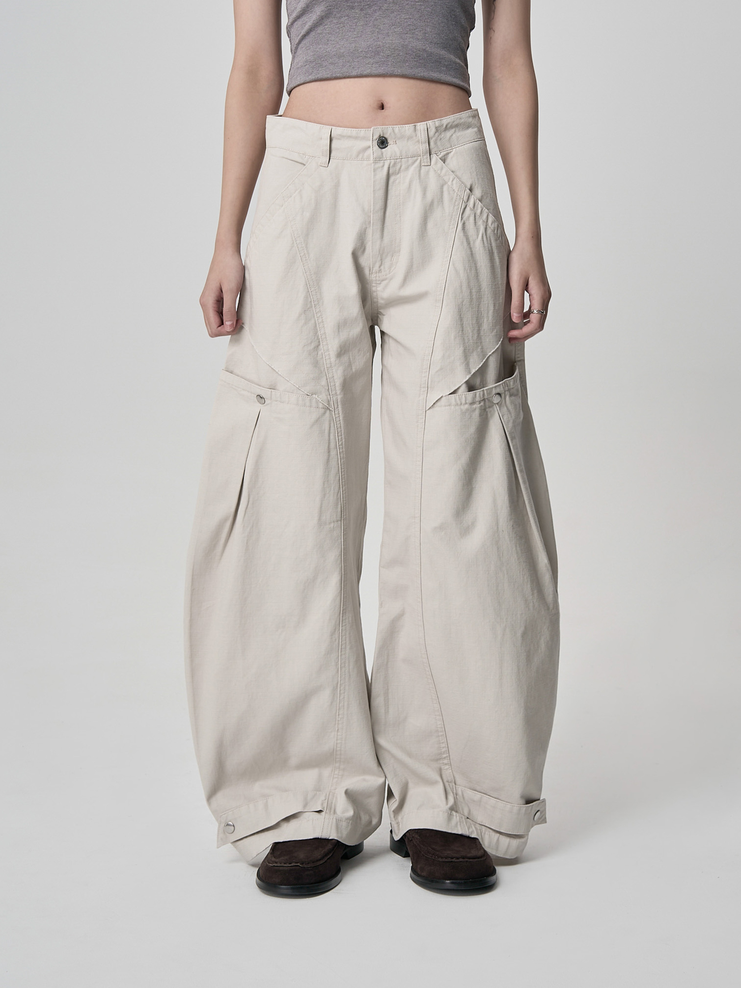 口袋摺縫棉質調節寬褲-卡其