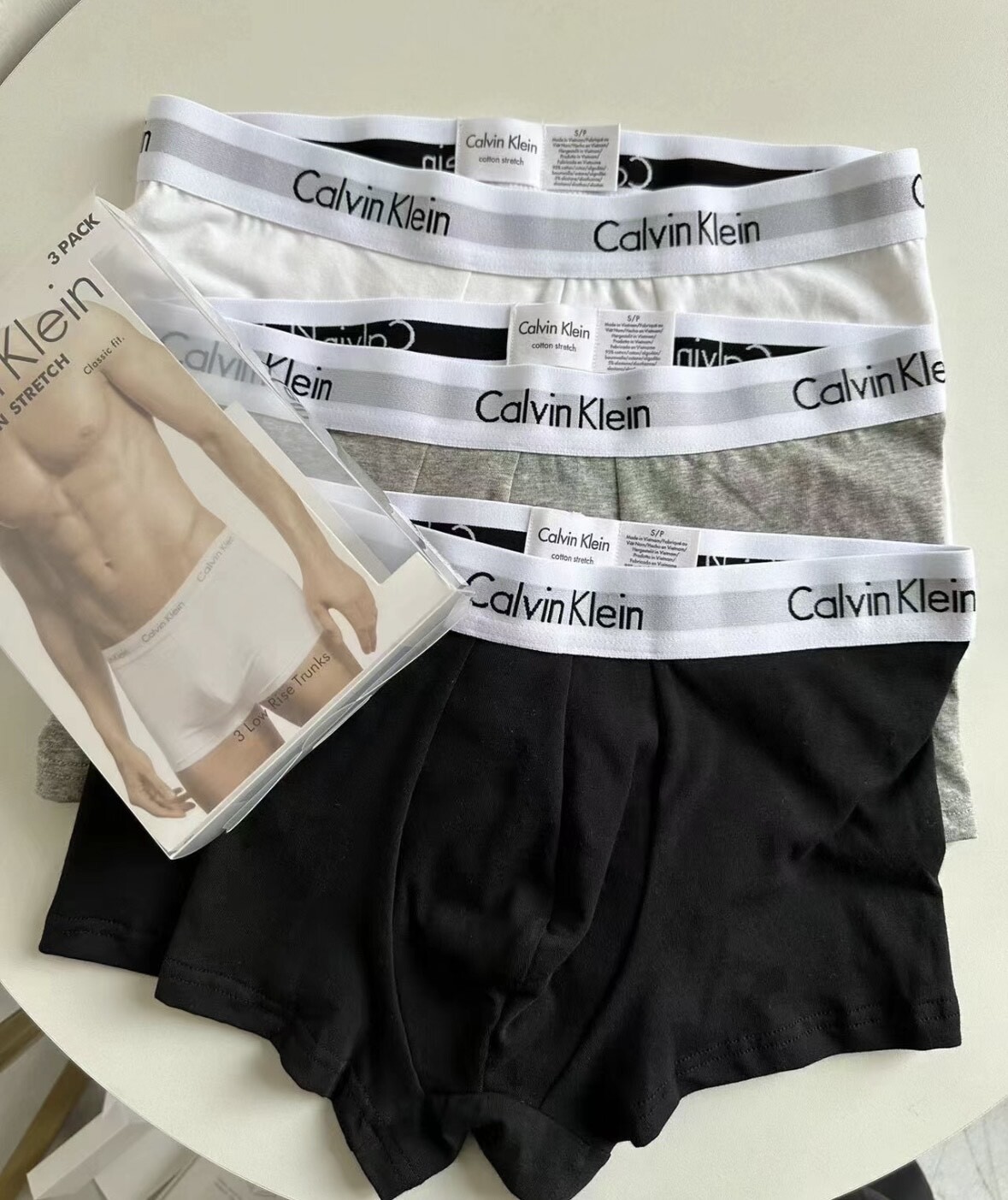 代購-CALVIN KLEIN CK 四角褲 平角Logo親膚內褲 3入裝 黑白灰