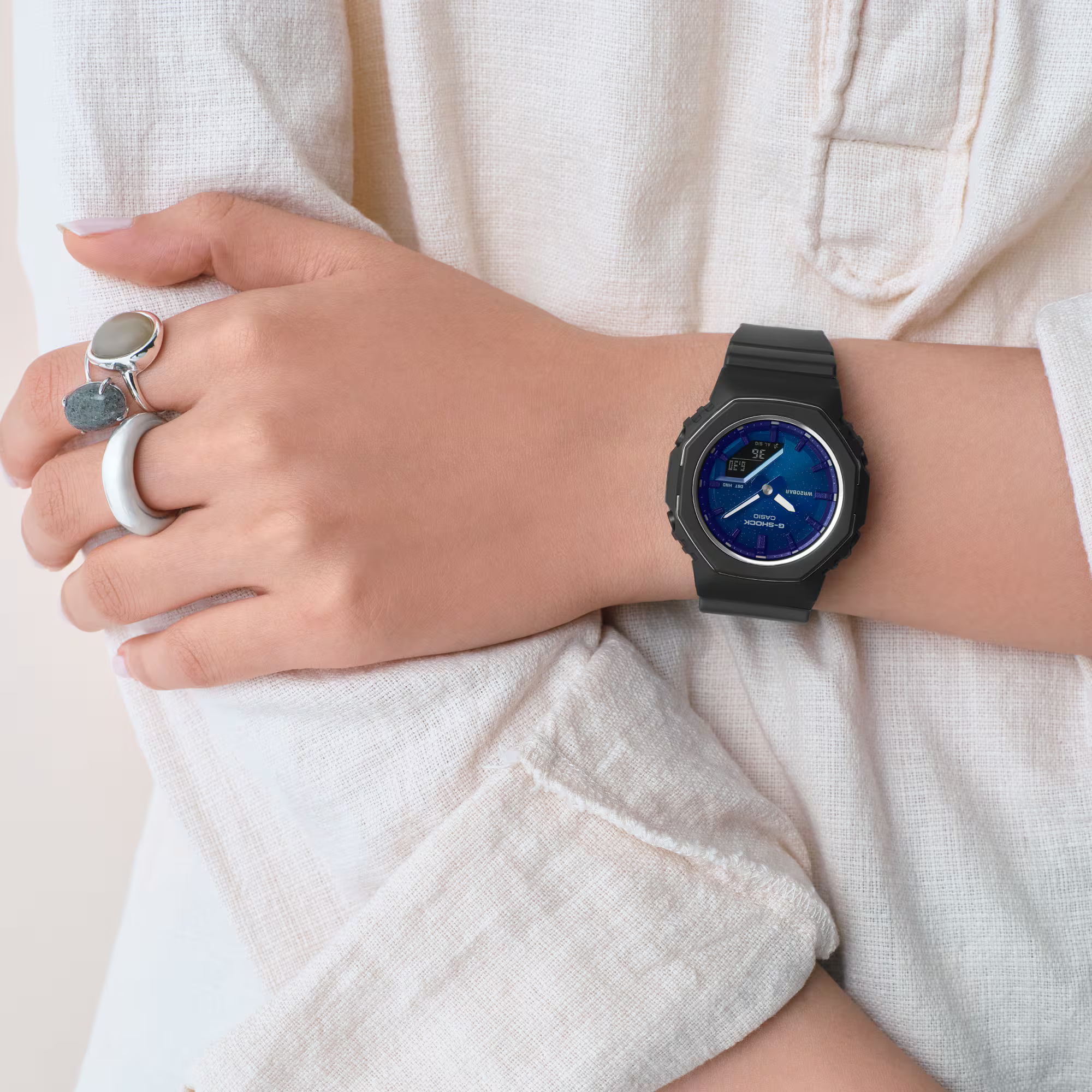 萬年鐘錶 - G-SHOCK  海軍藍青金岩色時尚八角電子錶 GMA-P2110SC-2A 錶徑 : 40.5mm