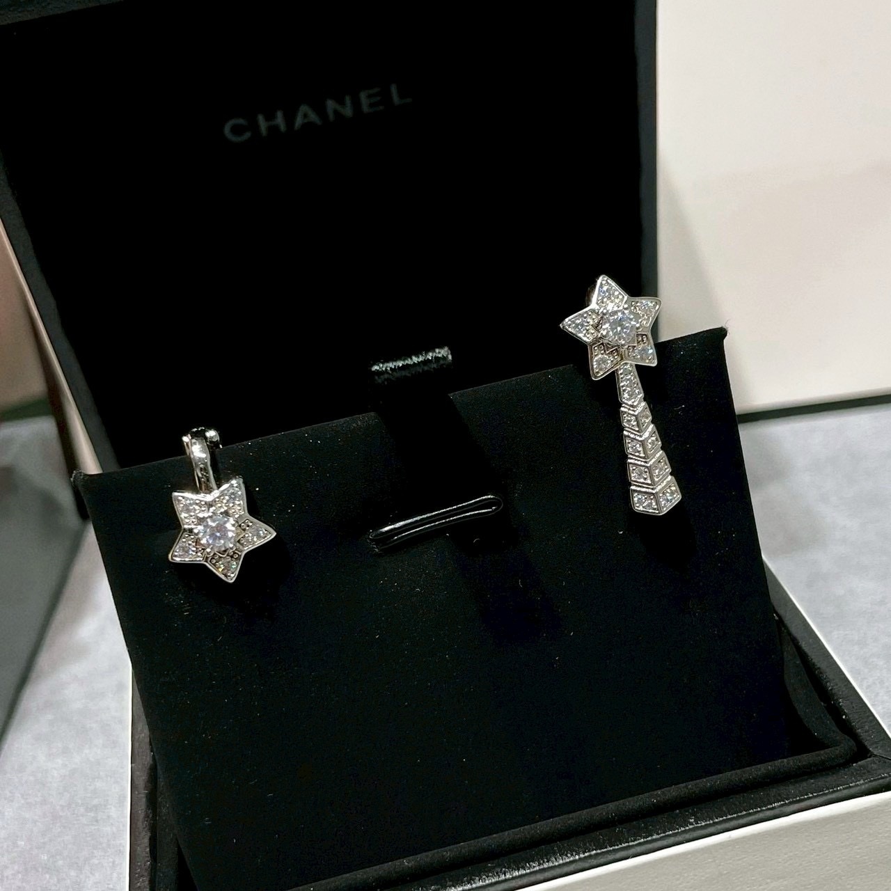 18k 香奶奶白金玫瑰鑽彗心”不對稱高奢定製耳釘