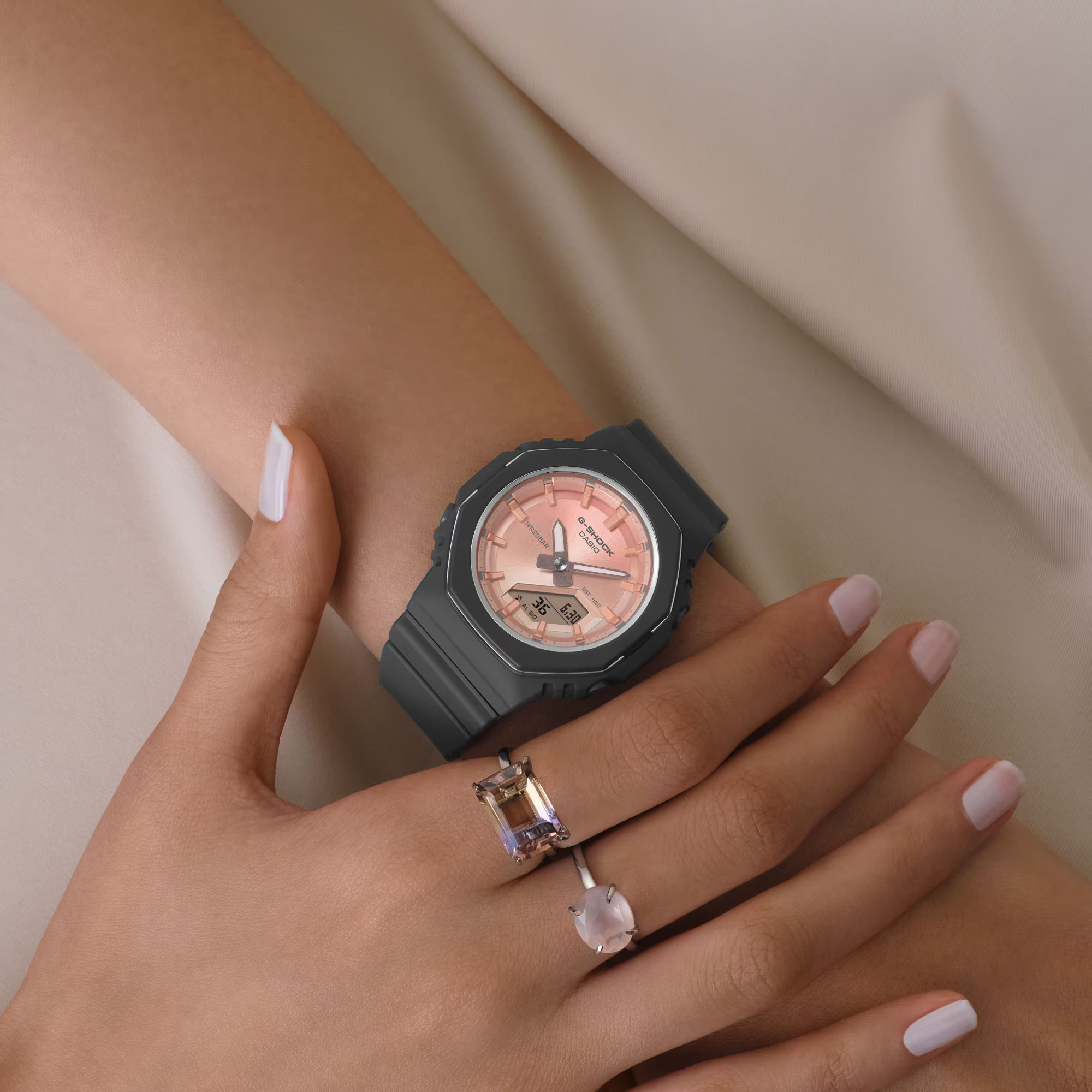 萬年鐘錶 - G-SHOCK  水晶淡粉色時尚八角電子錶 GMA-P2110SC-4A 錶徑 : 40.5mm