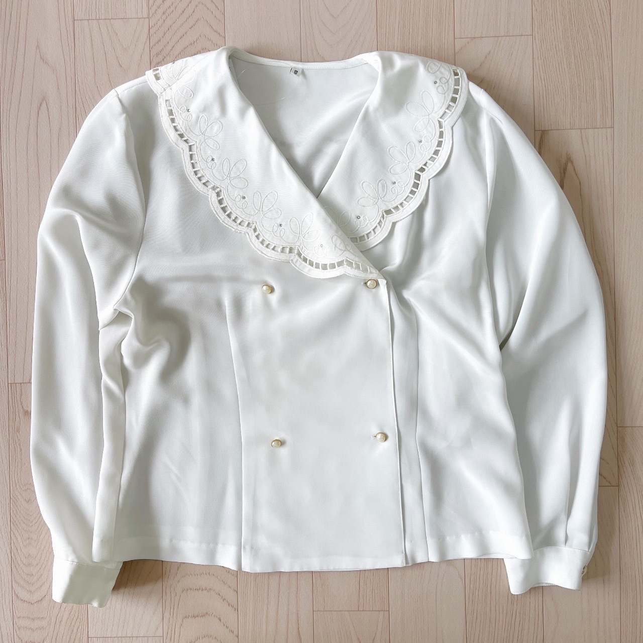 白色可愛花瓣領孖襟長袖上衣