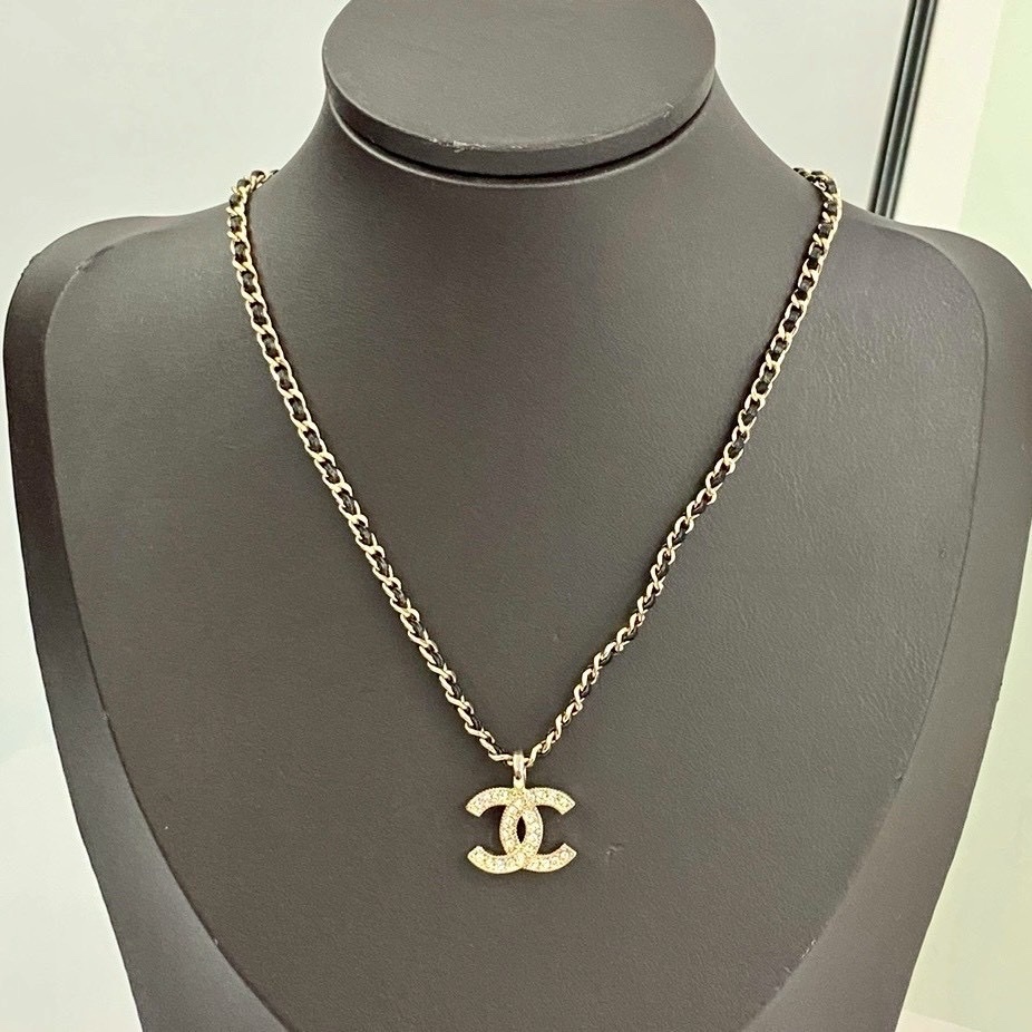 18k 香奶奶”24金鑽雙c皮穿練黑皮革一體式’高奢定製鍊