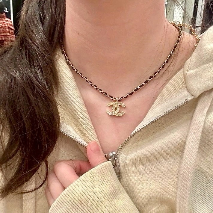 18k 香奶奶”24金鑽雙c皮穿練黑皮革一體式’高奢定製鍊