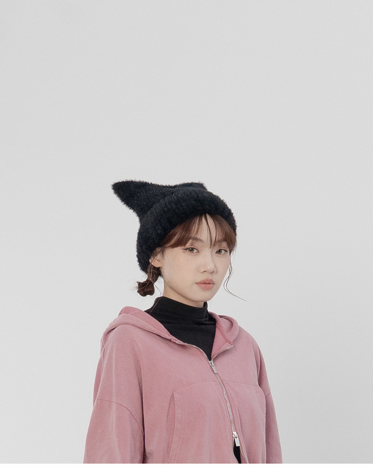Plush cat ear ribbed beanie, available in two colors.【07020993】in stock+pre-order