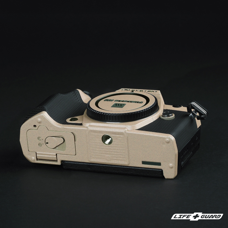 LIFE+GUARD 相機貼膜安裝特寫，LIFE+GUARD 砂紋沙質感設計