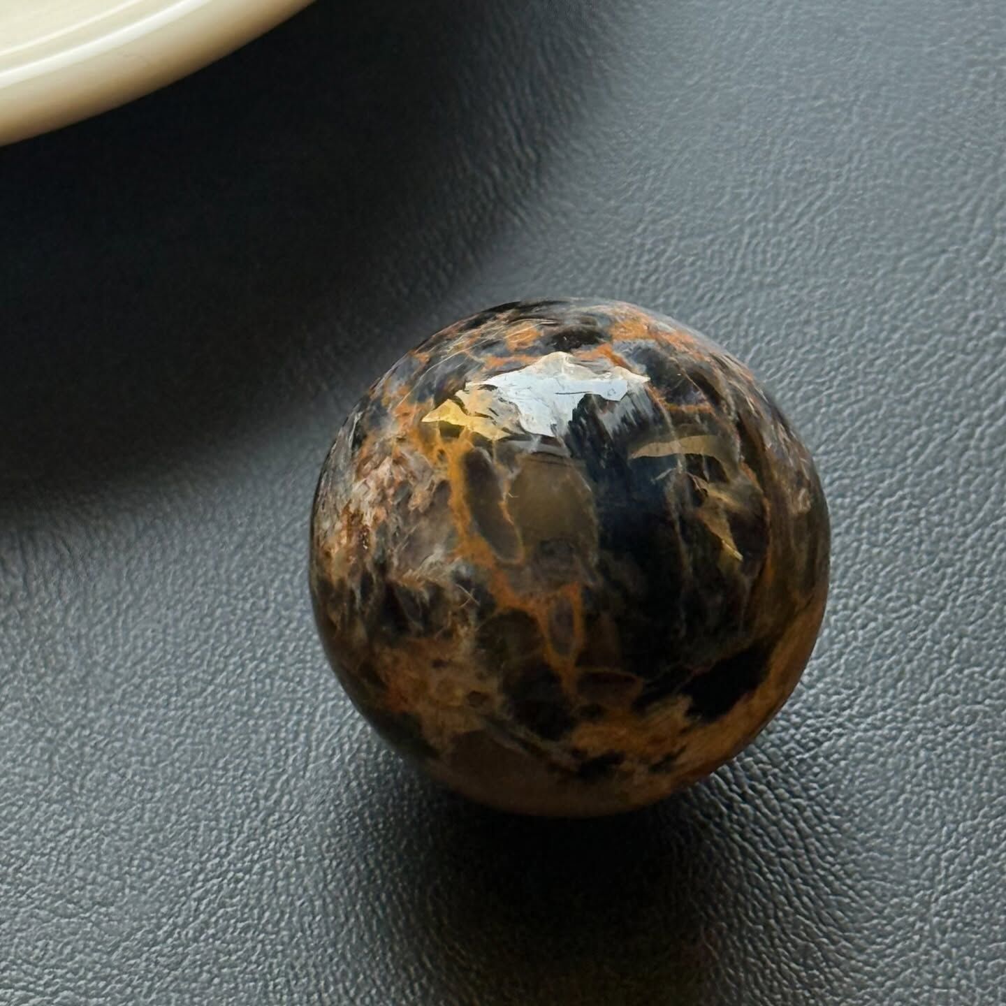 [原石] 風暴彼得石共生石英 / 玉化彼得石 水晶球