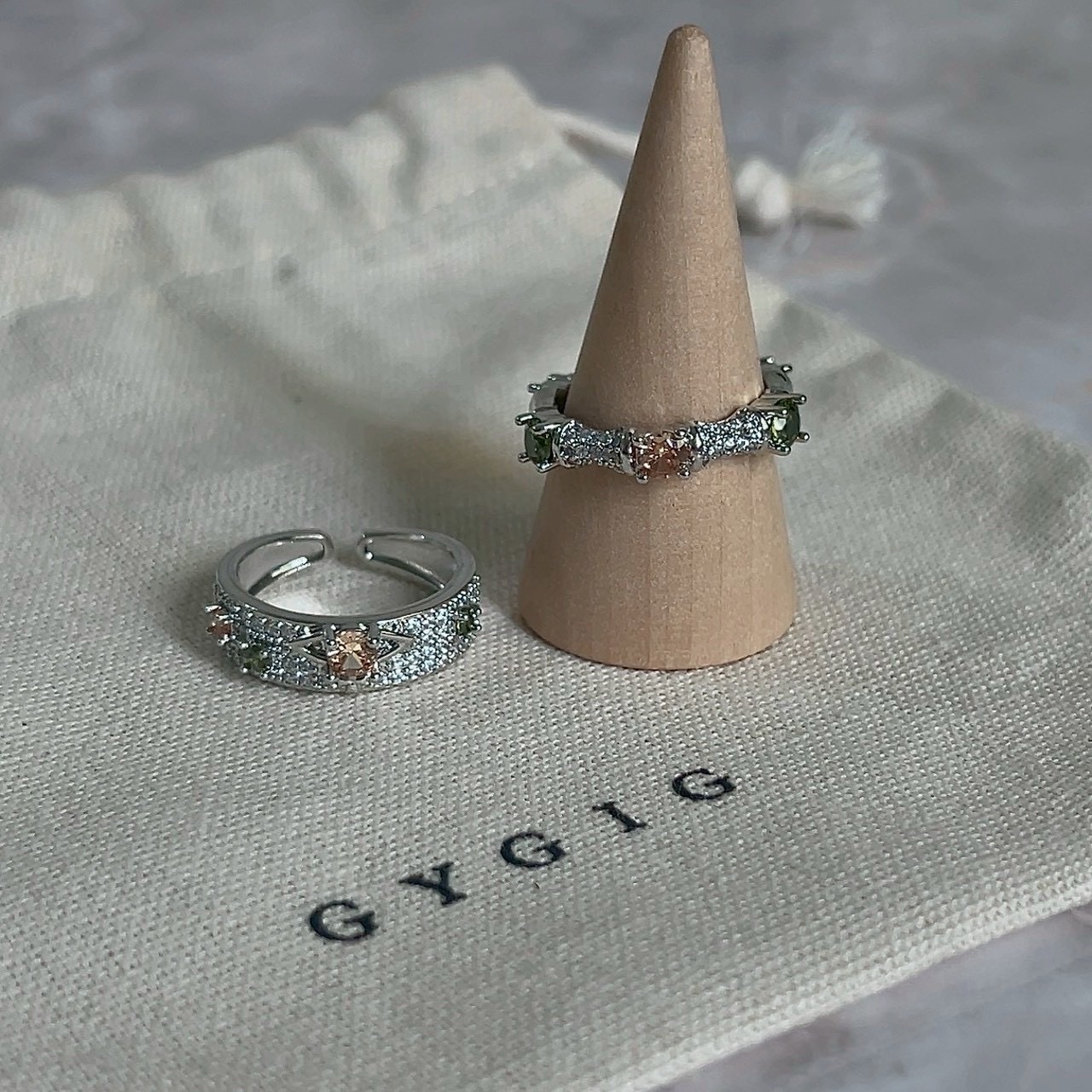 Gy”Opulent白金鑽”土星綠粉橘寶石寬細開口戒set/現貨1