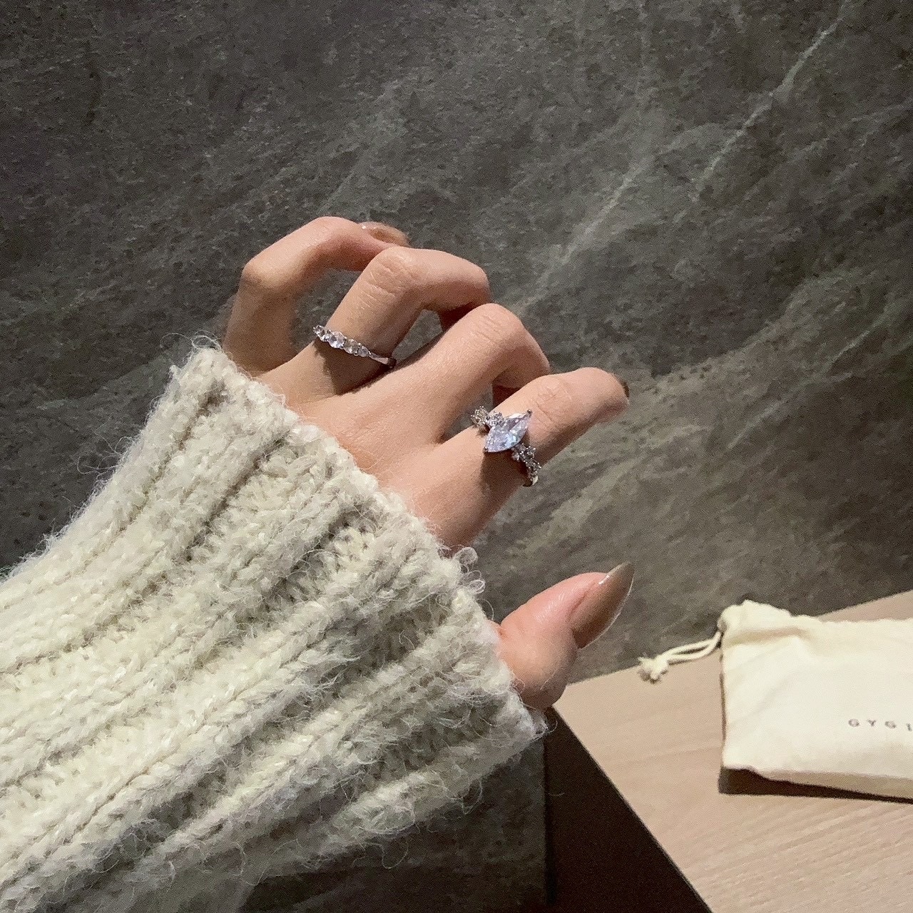 Gy”Nova菱水鑽雕花宮廷開口戒