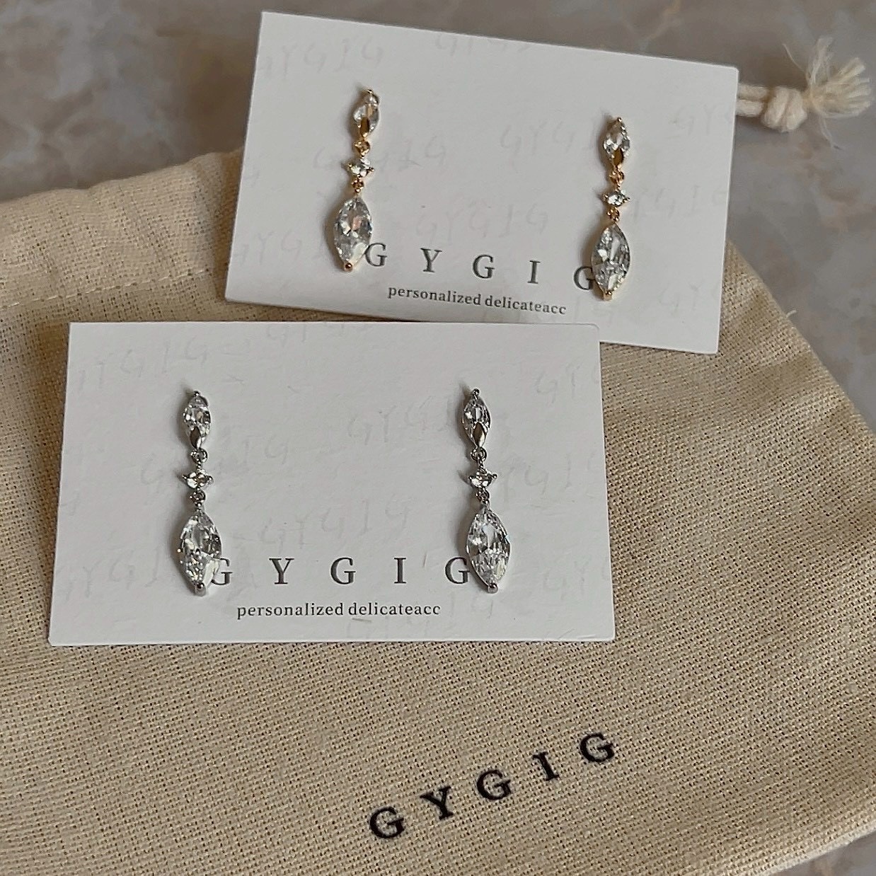 Gy”Nova菱水鑽雕花宮廷小墜耳環