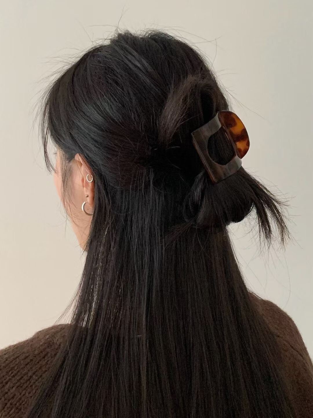 琥珀色方形鏤空造型鯊魚夾髮夾