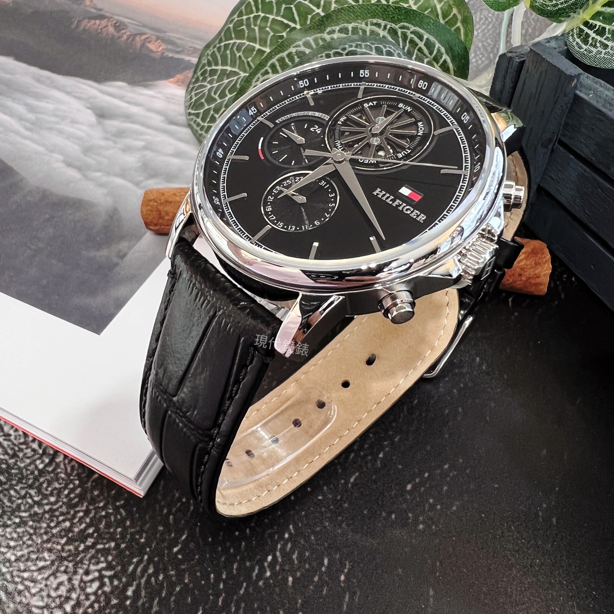 【Tommy Hilfiger】三眼透視機芯石英皮革款男錶1710605 44mm 現代鐘錶