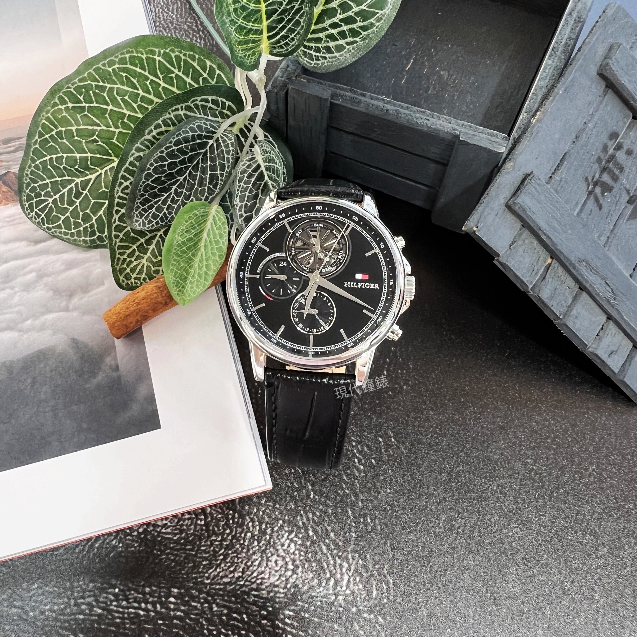 【Tommy Hilfiger】三眼透視機芯石英皮革款男錶1710605 44mm 現代鐘錶