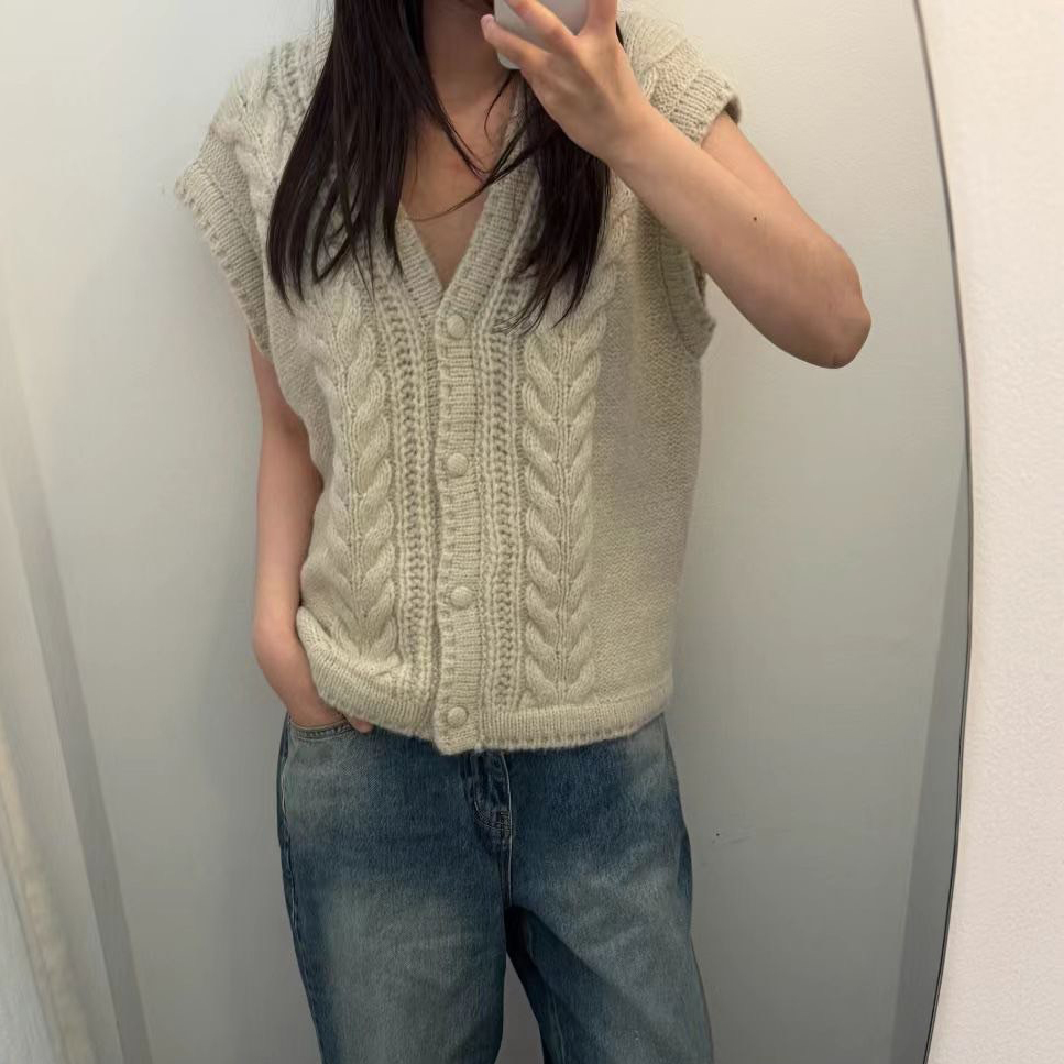 寬細麻花編織感寬肩V領針織背心上衣 / 2色