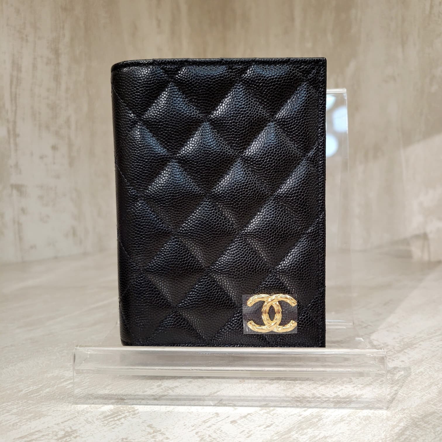 CHANEL AP5018 PASSPORT HOLDER BLACK GOLD LOGO 2CM 黑色 牛皮 護照萬用套