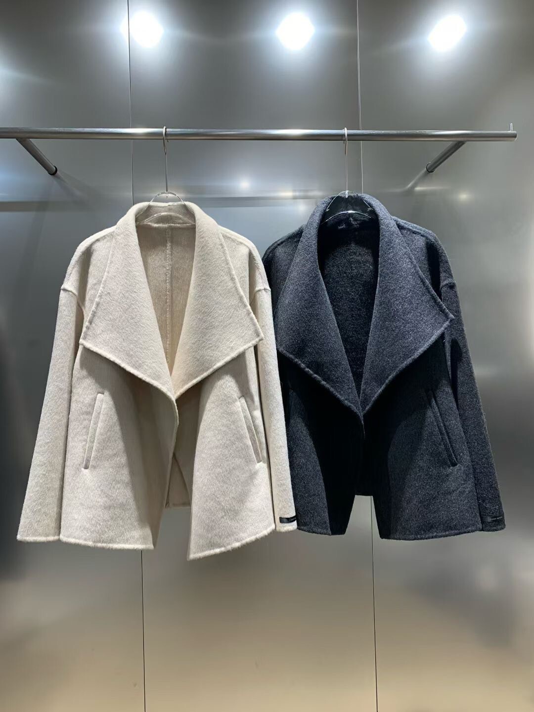 甜美女子大翻領造型短大衣外套 / 2色