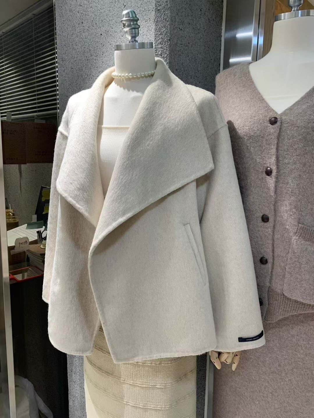 甜美女子大翻領造型短大衣外套 / 2色