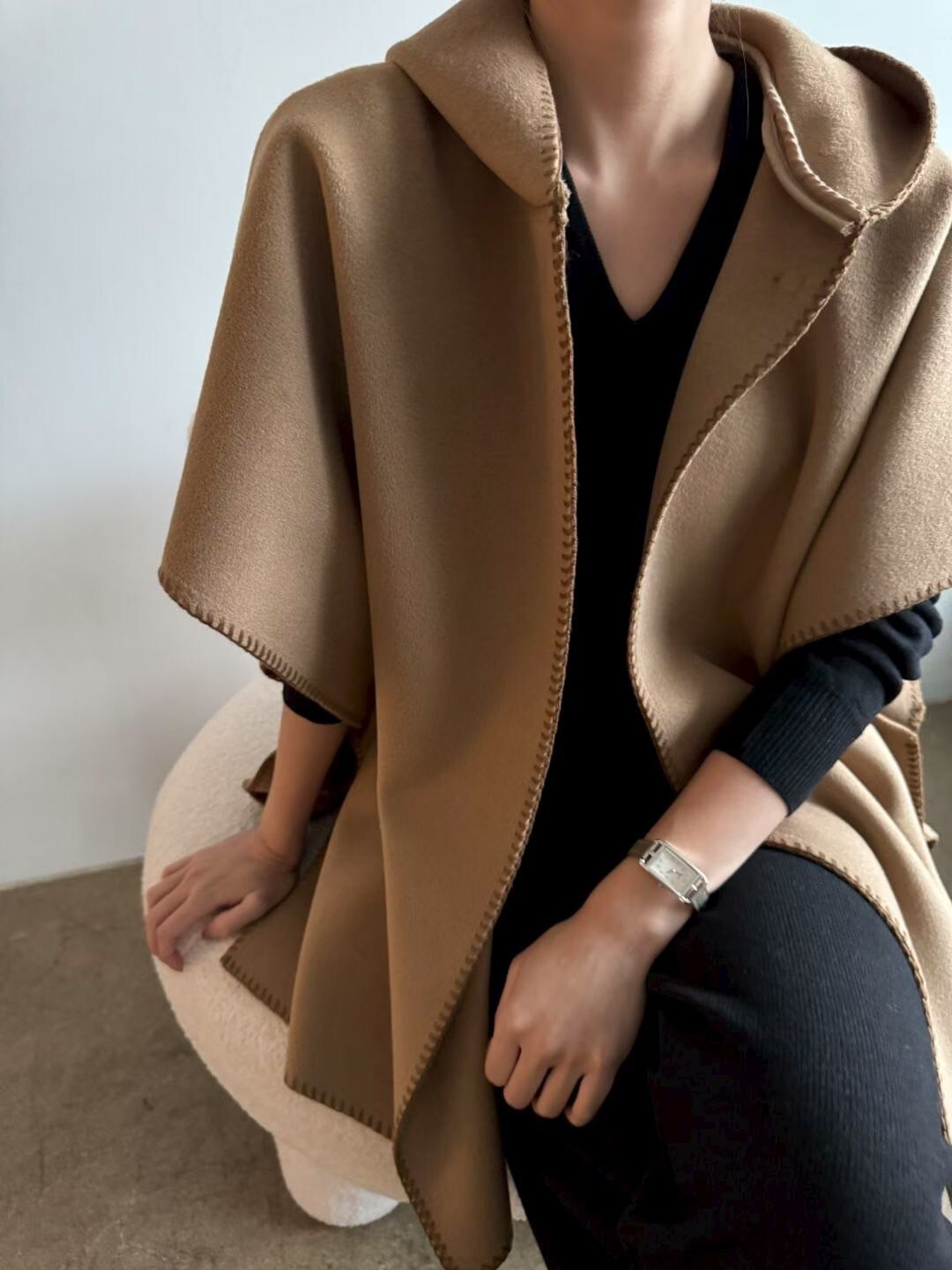 奶茶杏配色車線連帽造型斗篷外套