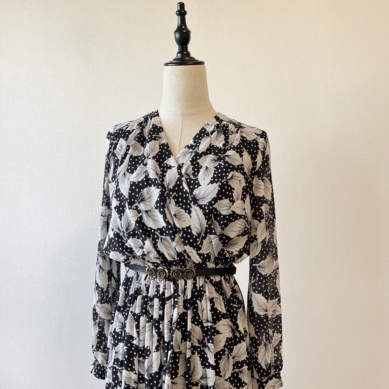 黑色波點樹葉圖案雪紡連身裙