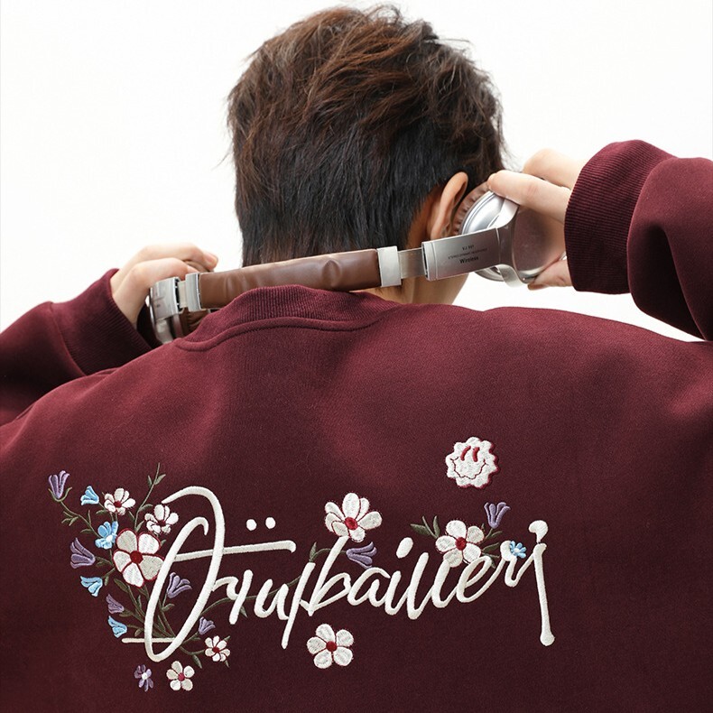 重磅草寫刺繡大學T MW3967