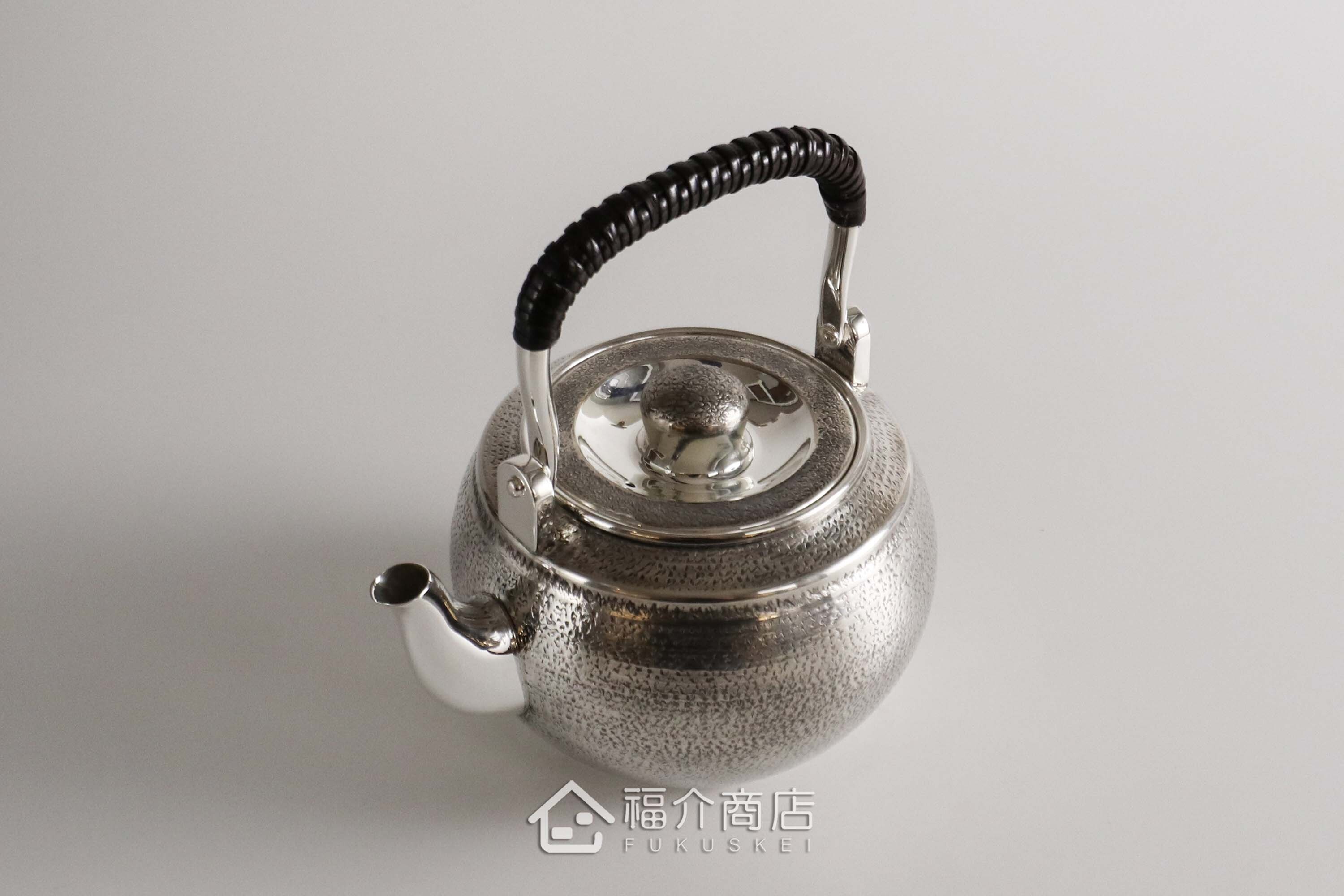 泡茶用的日本純銀茶壺