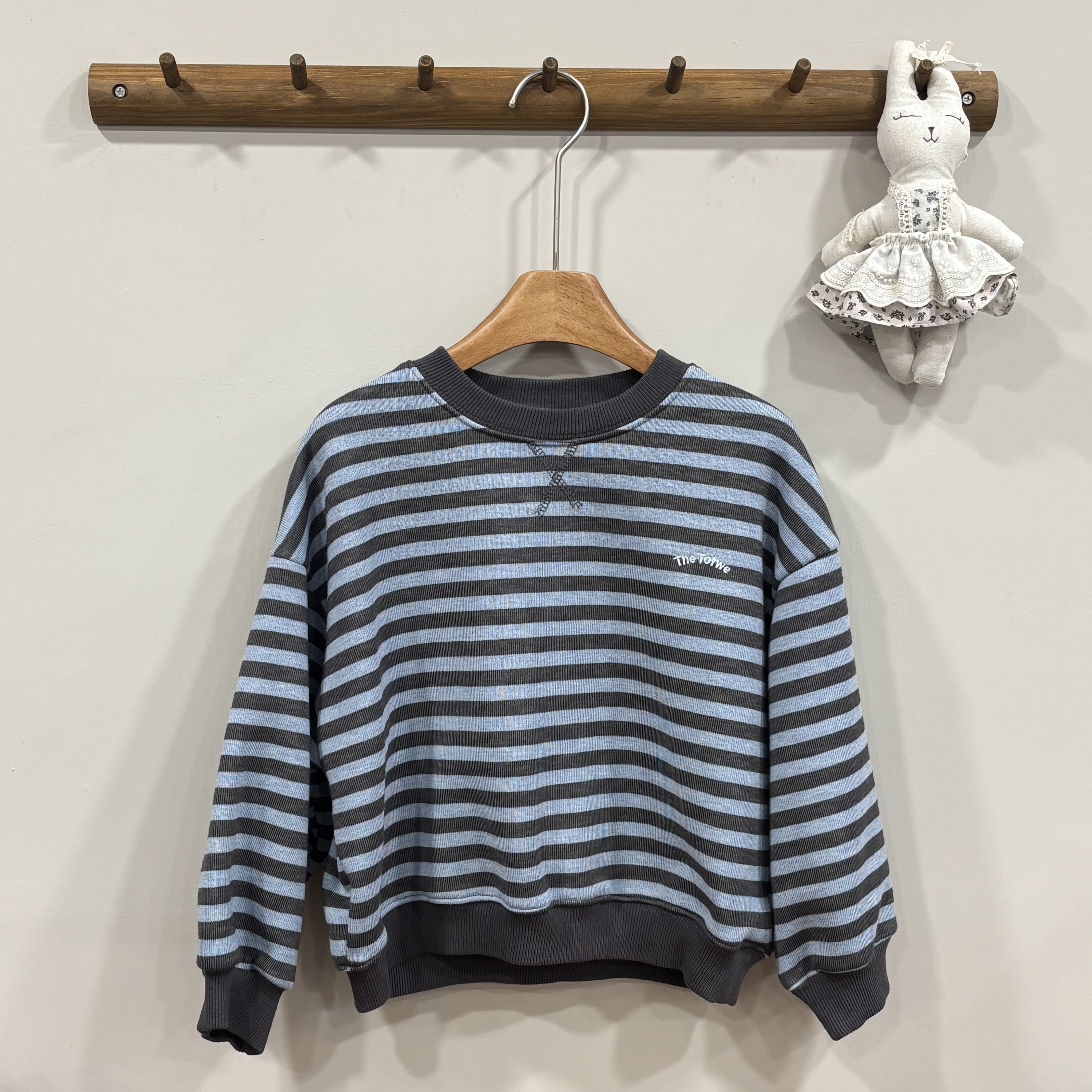 S00015灰藍條紋內裏薄絨上衣